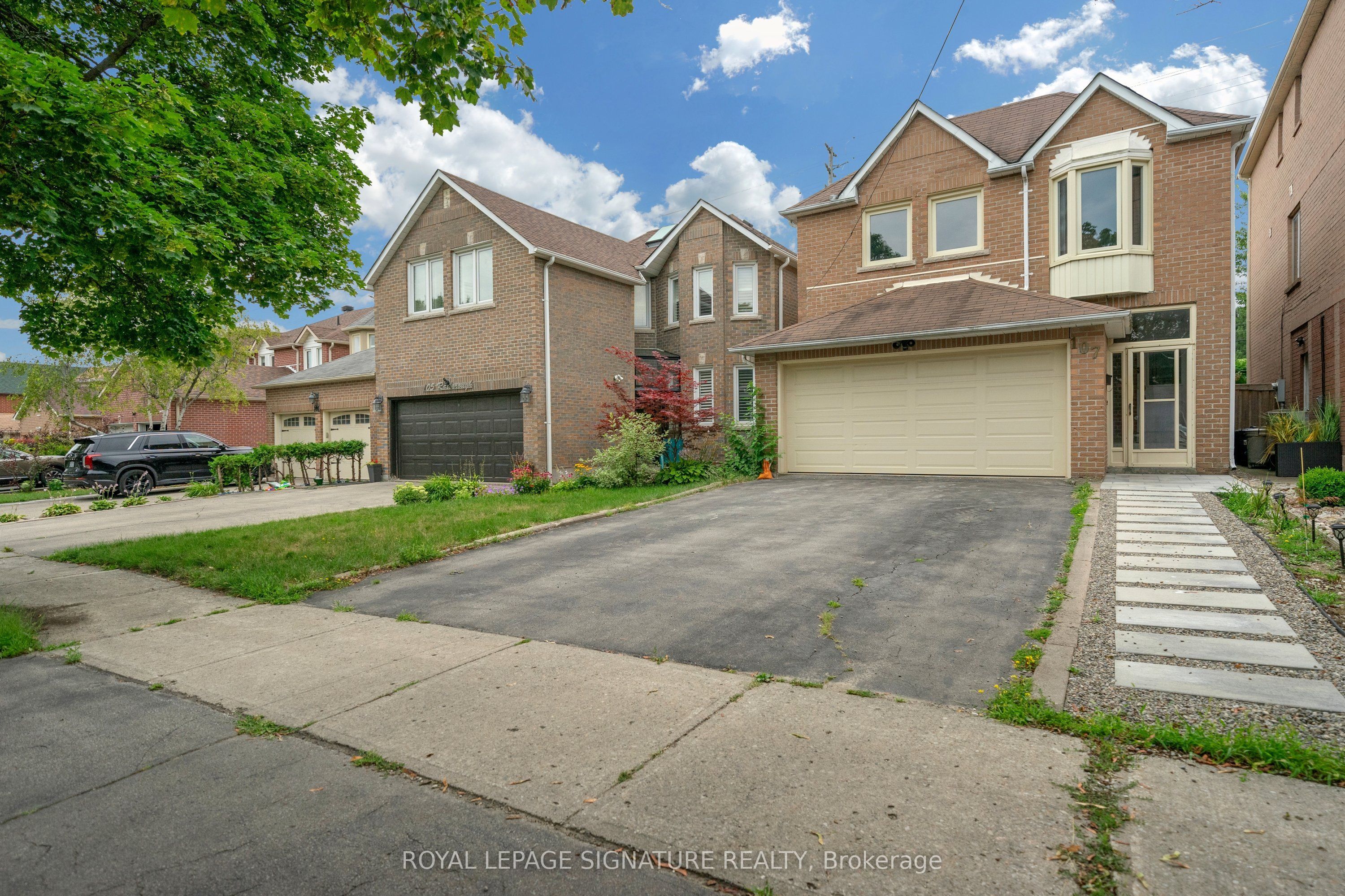 107 Roxborough Lane Property Photo 3