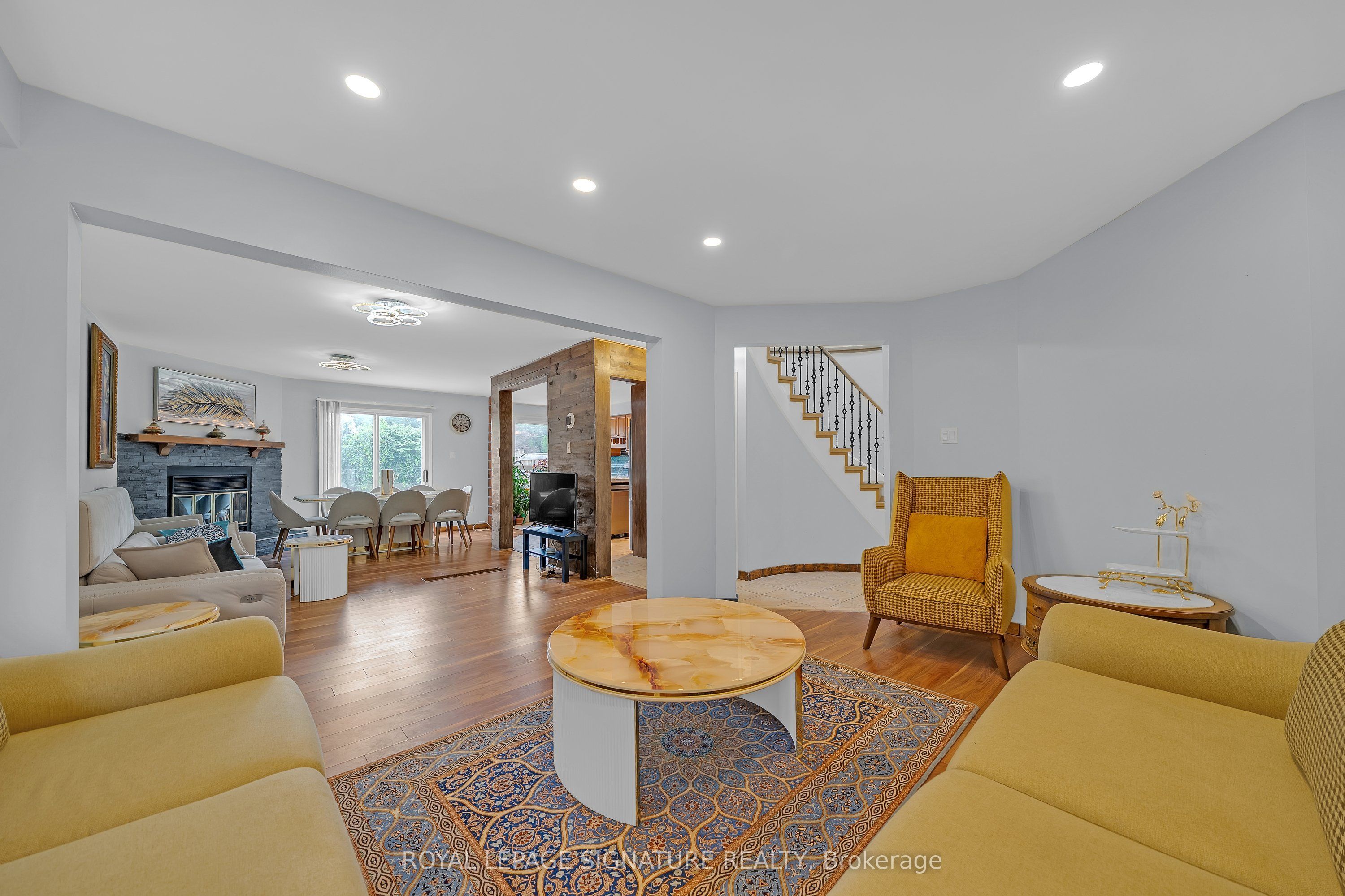 107 Roxborough Lane Property Photo 4