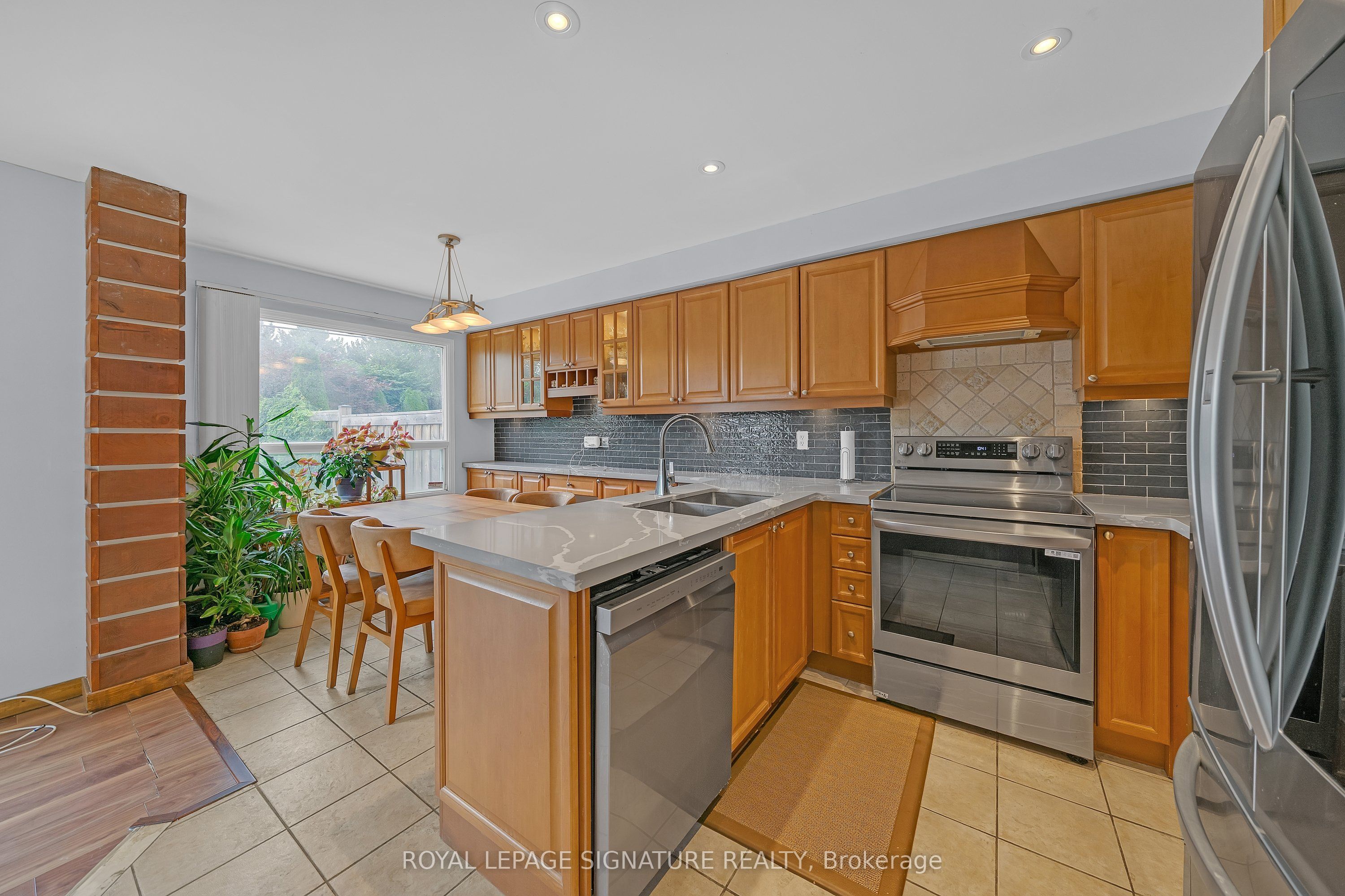 107 Roxborough Lane Property Photo 14