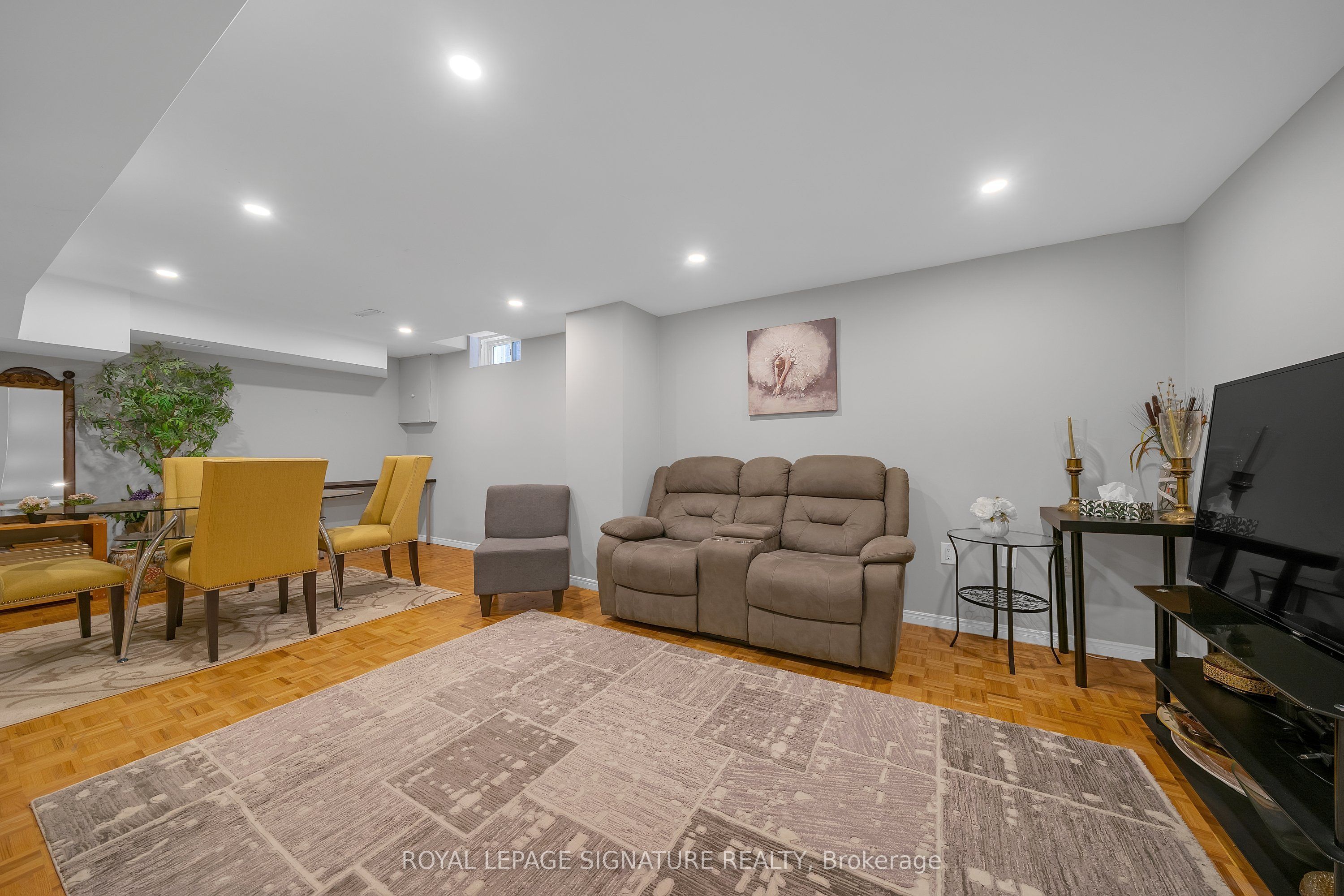 107 Roxborough Lane Property Photo 32