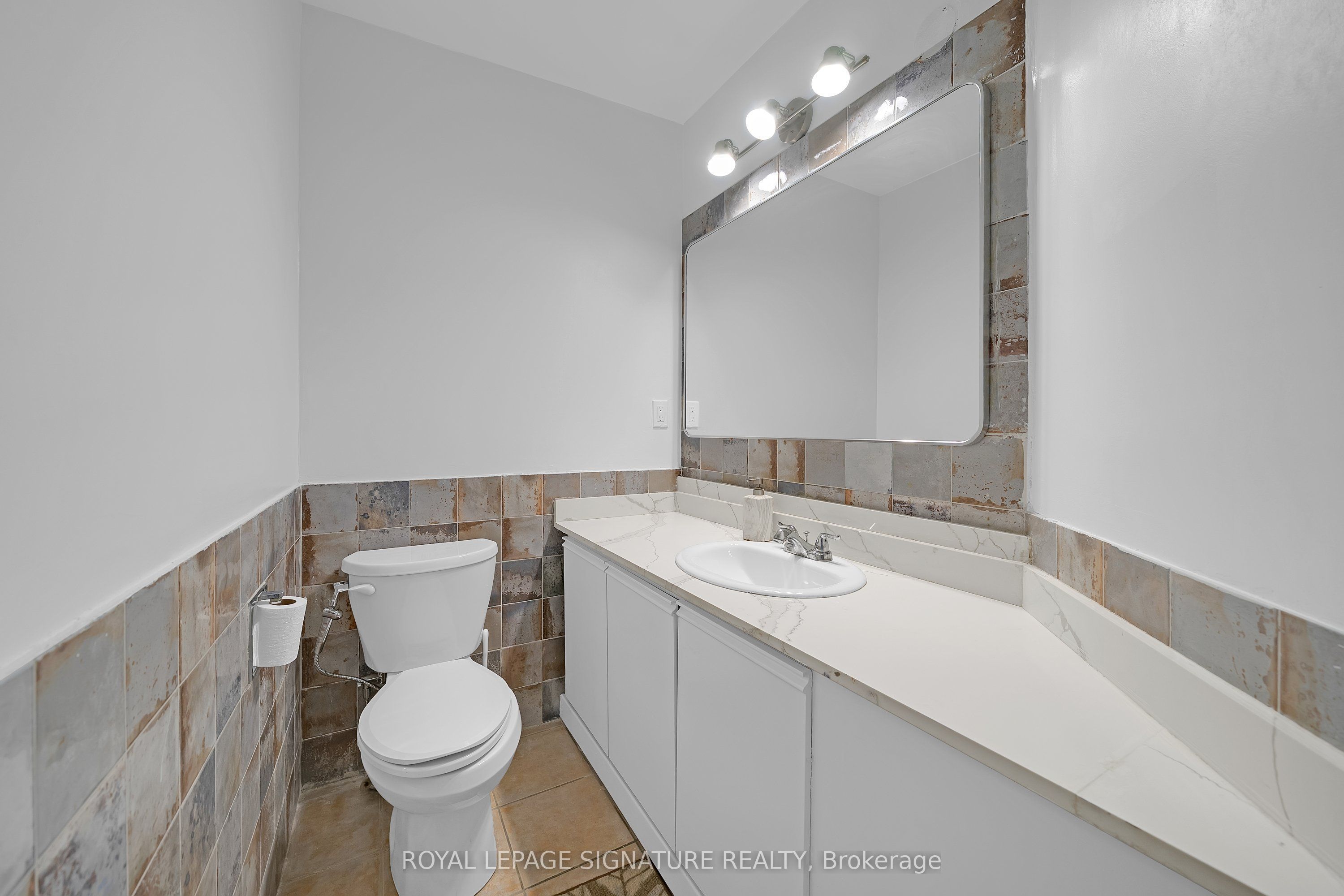 107 Roxborough Lane Property Photo 34