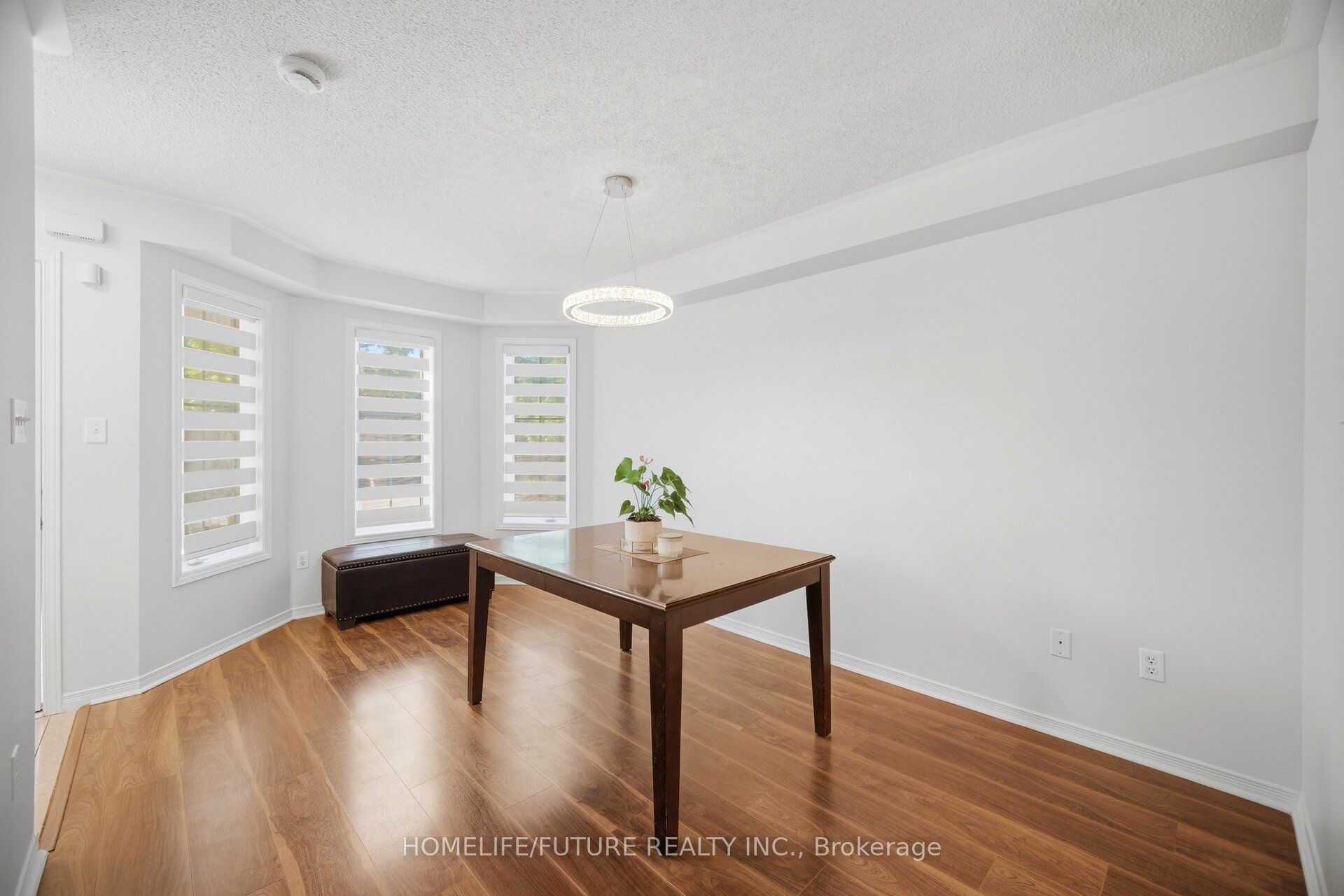 32 Laurelhurst Crescent Property Photo 5