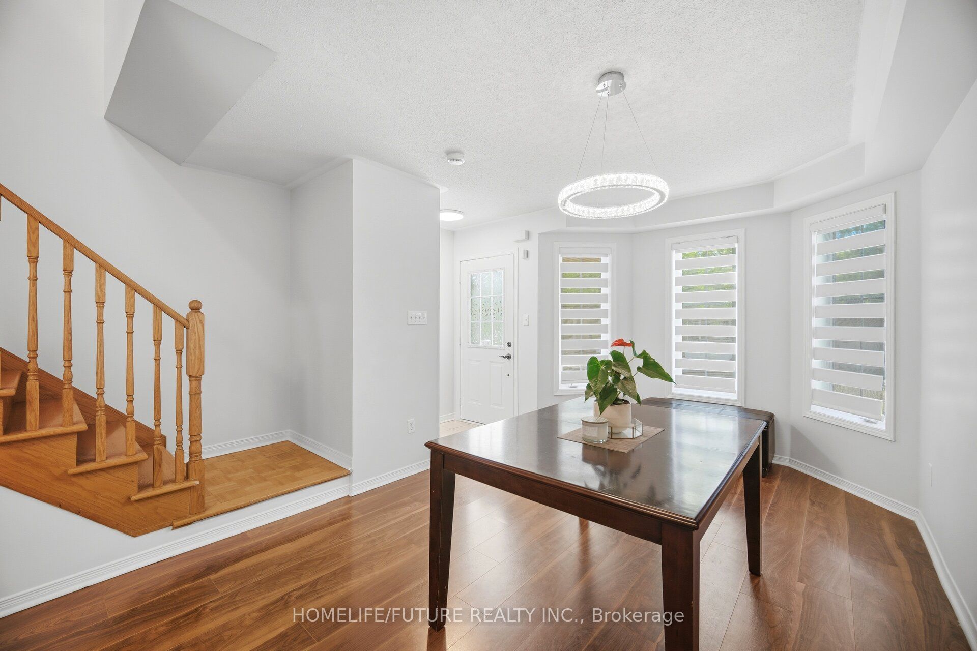 32 Laurelhurst Crescent Property Photo 6
