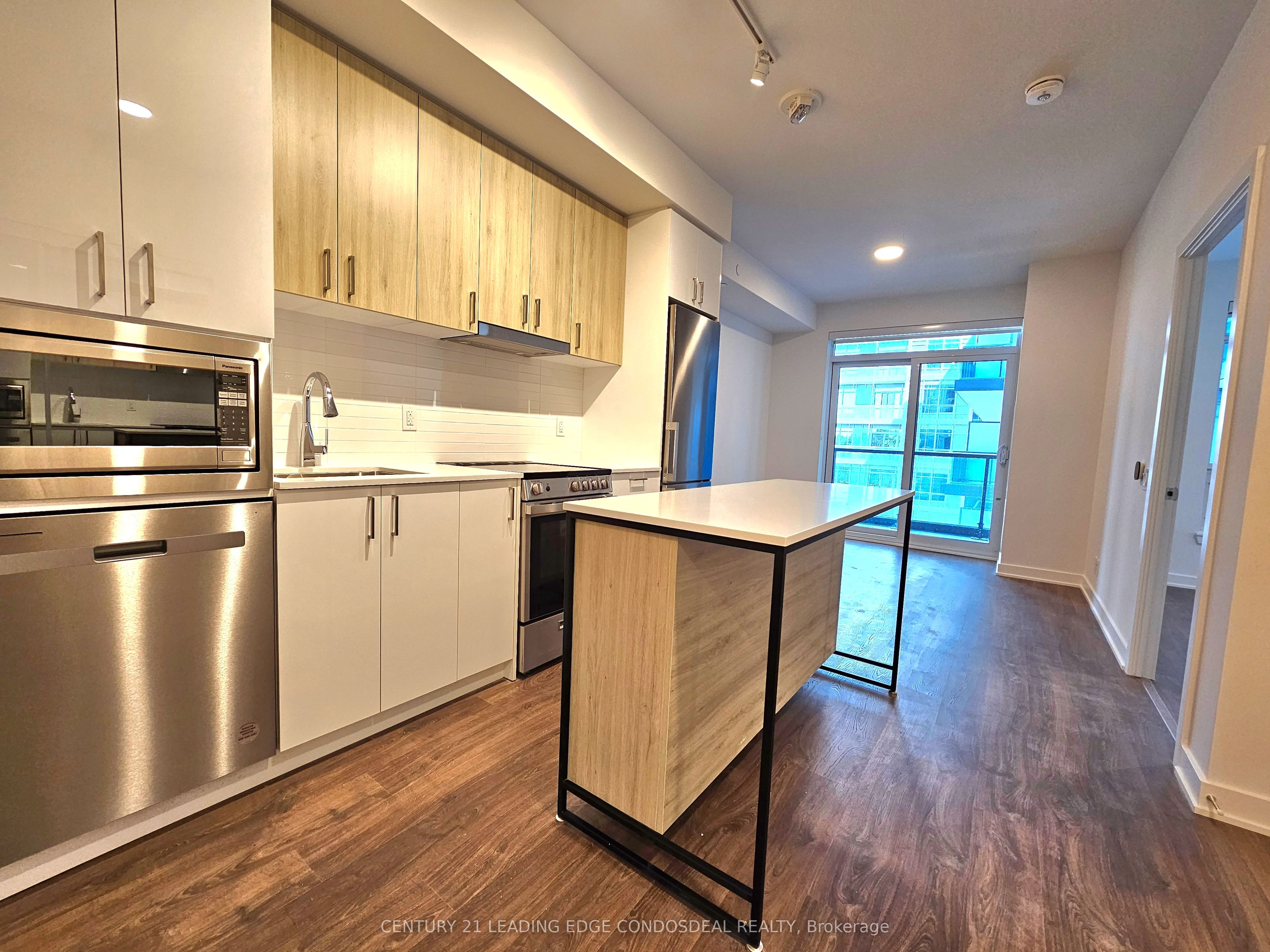 30 Upper Mall Way 419 Property Photo 2