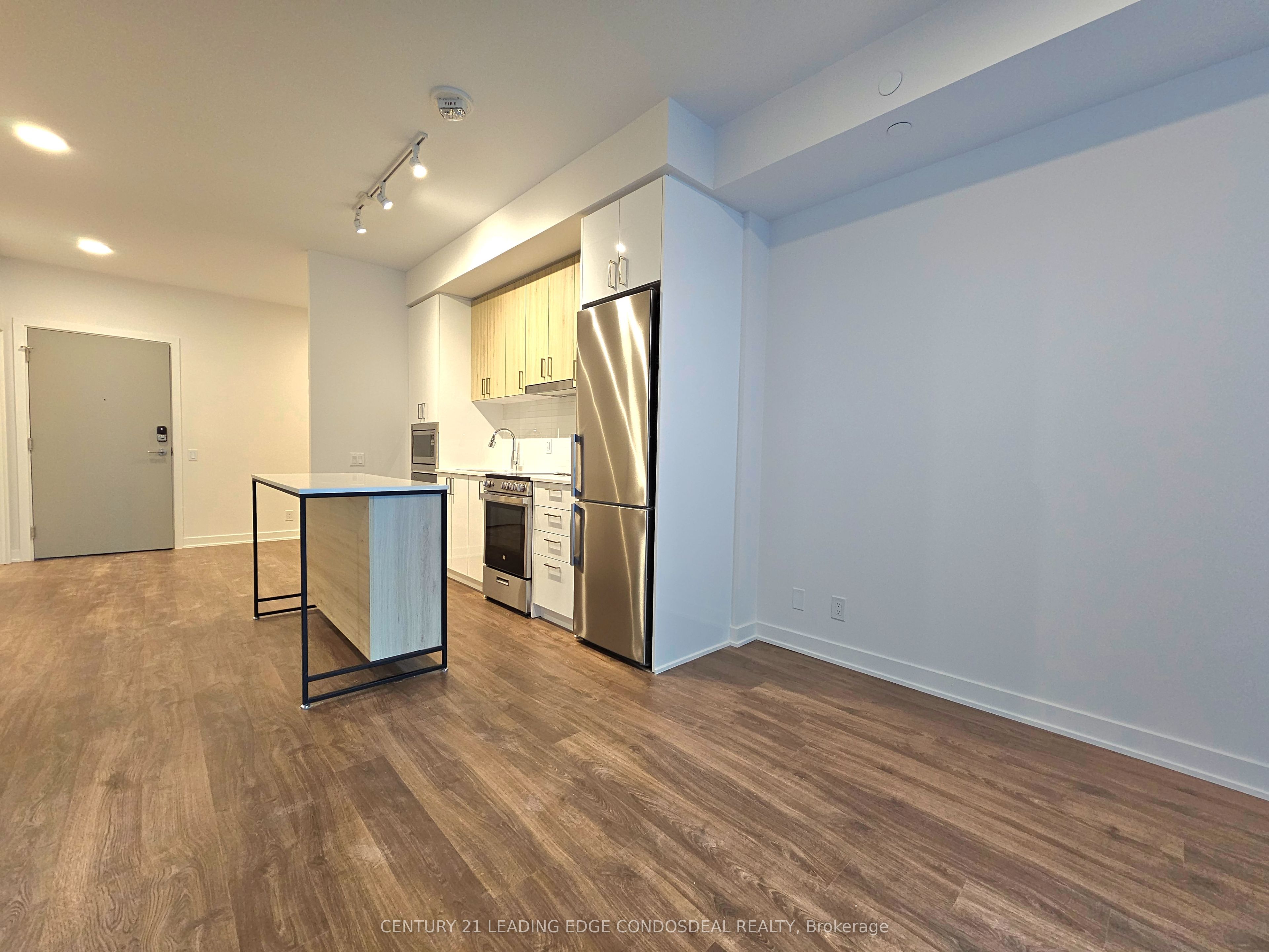 30 Upper Mall Way 419 Property Photo 5