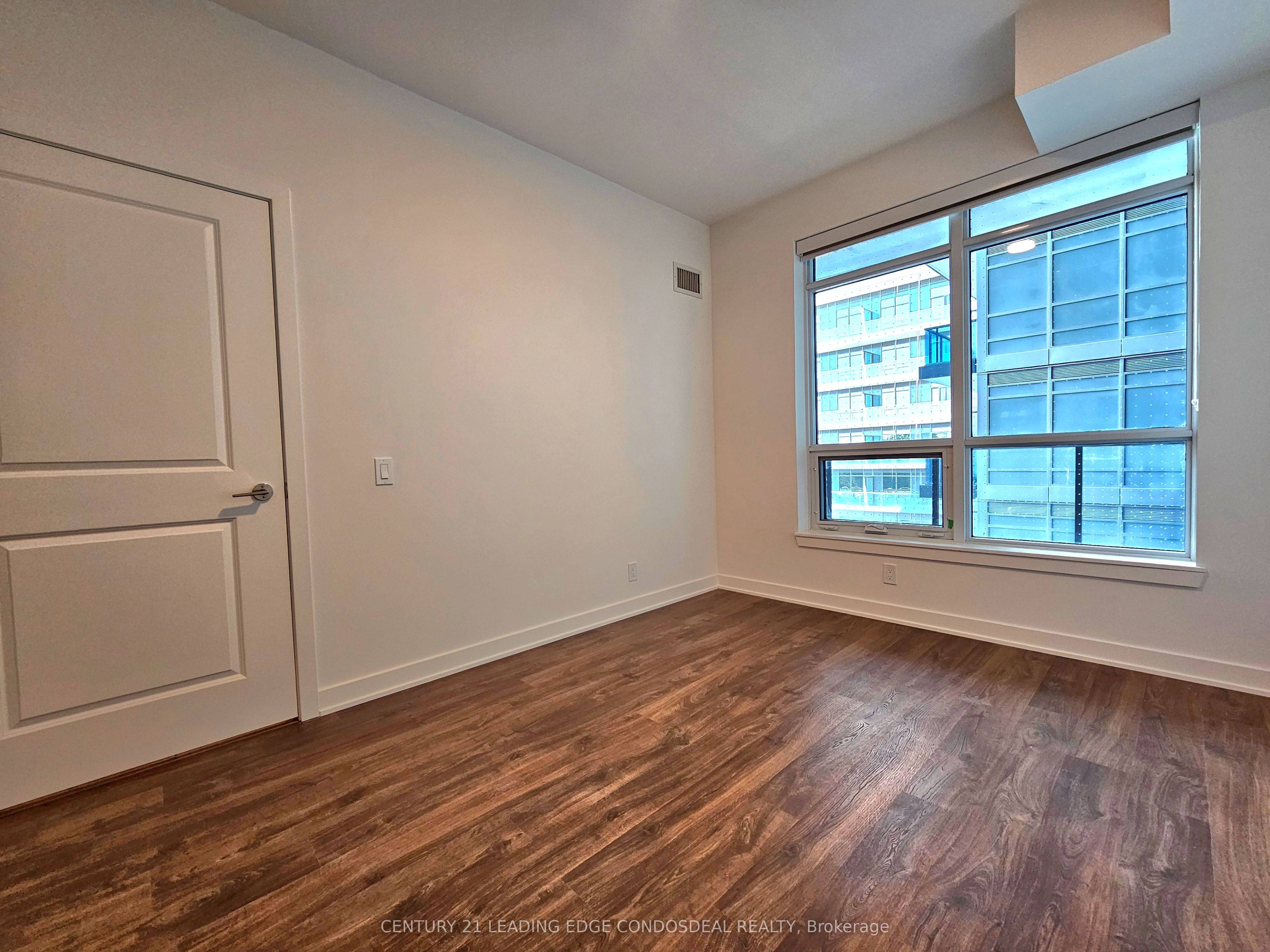 30 Upper Mall Way 419 Property Photo 6