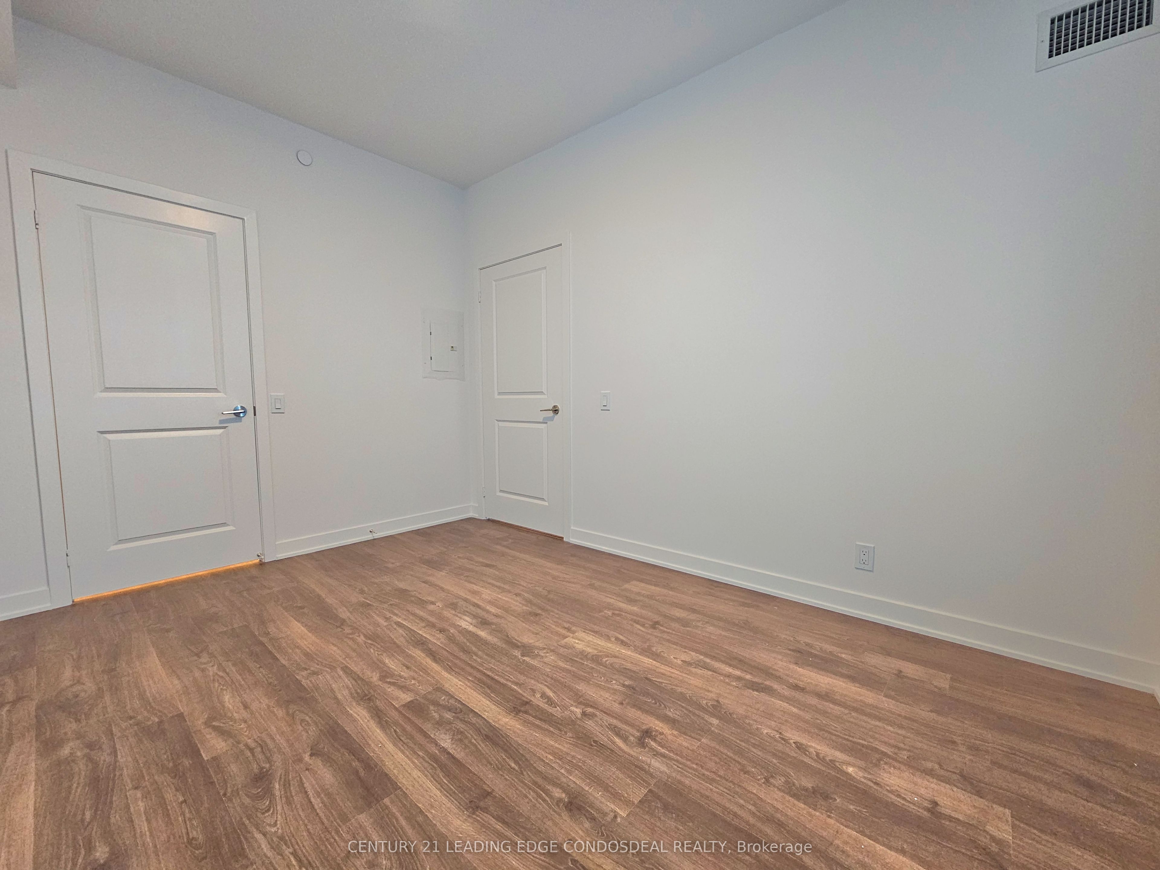 30 Upper Mall Way 419 Property Photo 7