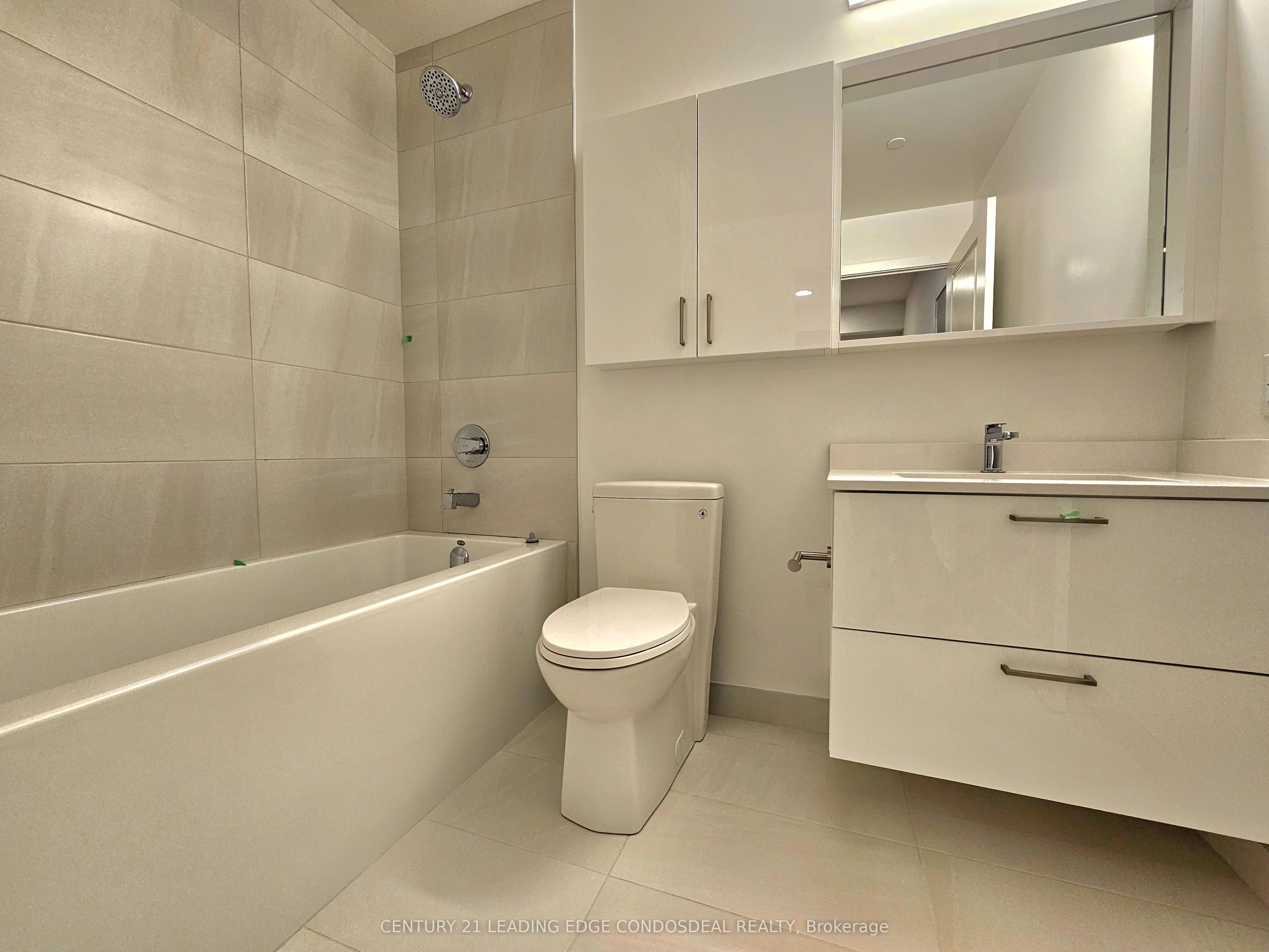 30 Upper Mall Way 419 Property Photo 9