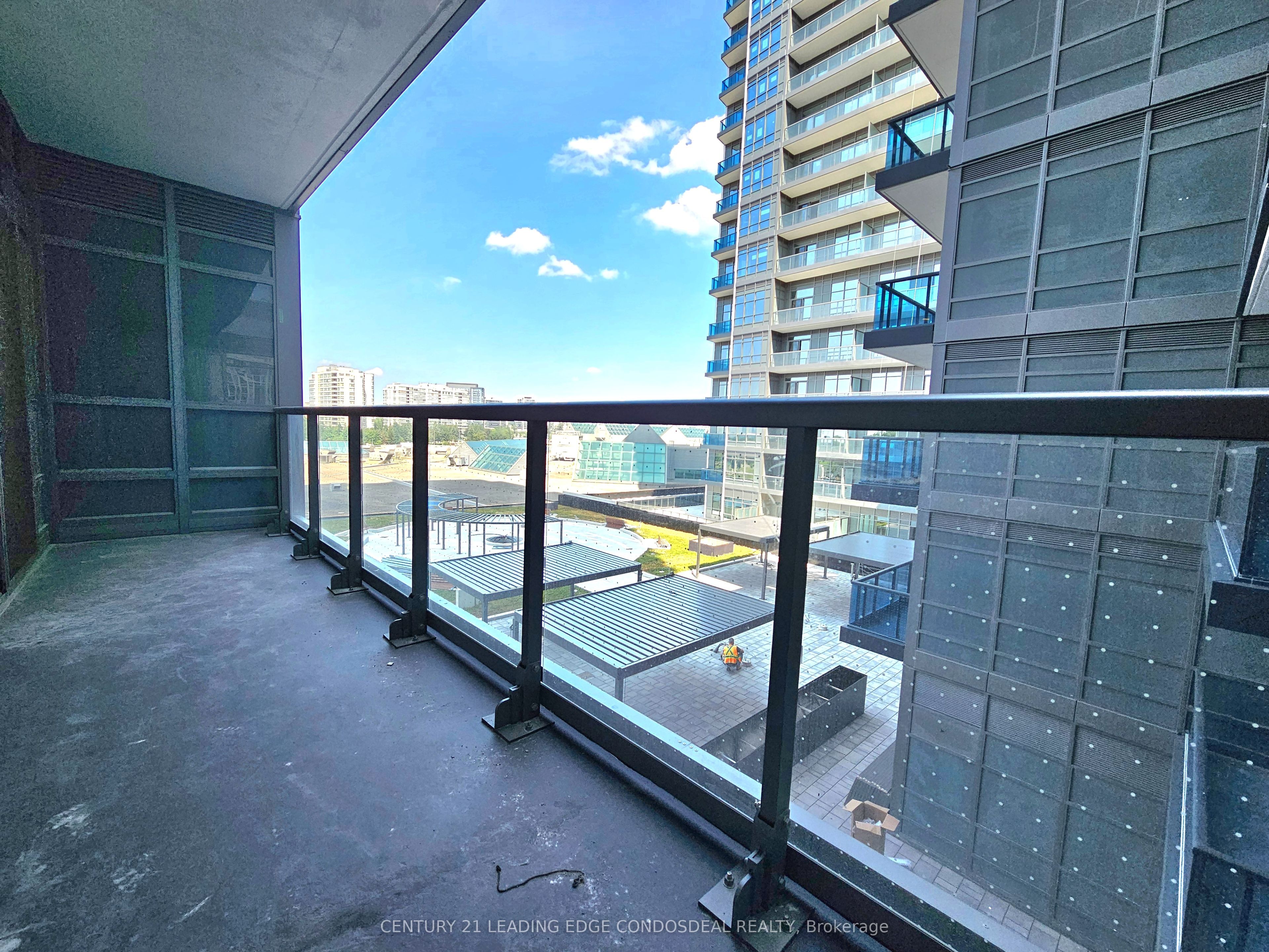 30 Upper Mall Way 419 Property Photo 12