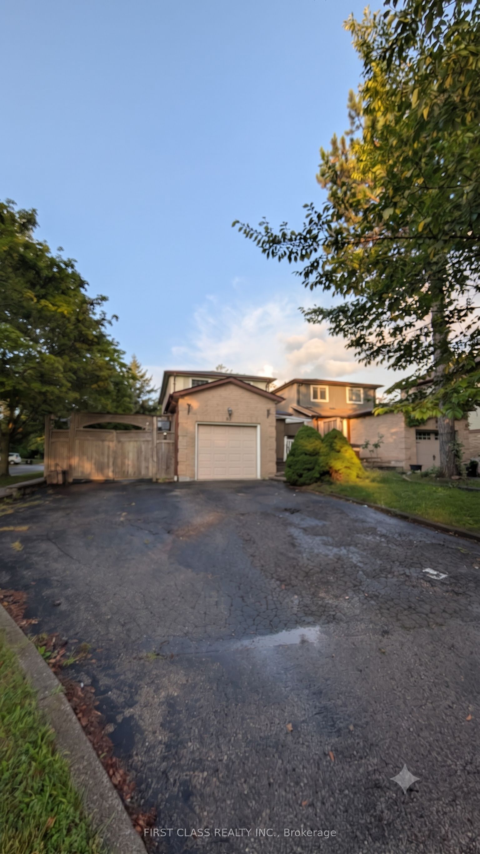 63 Marlow Crescent Property Photo 1