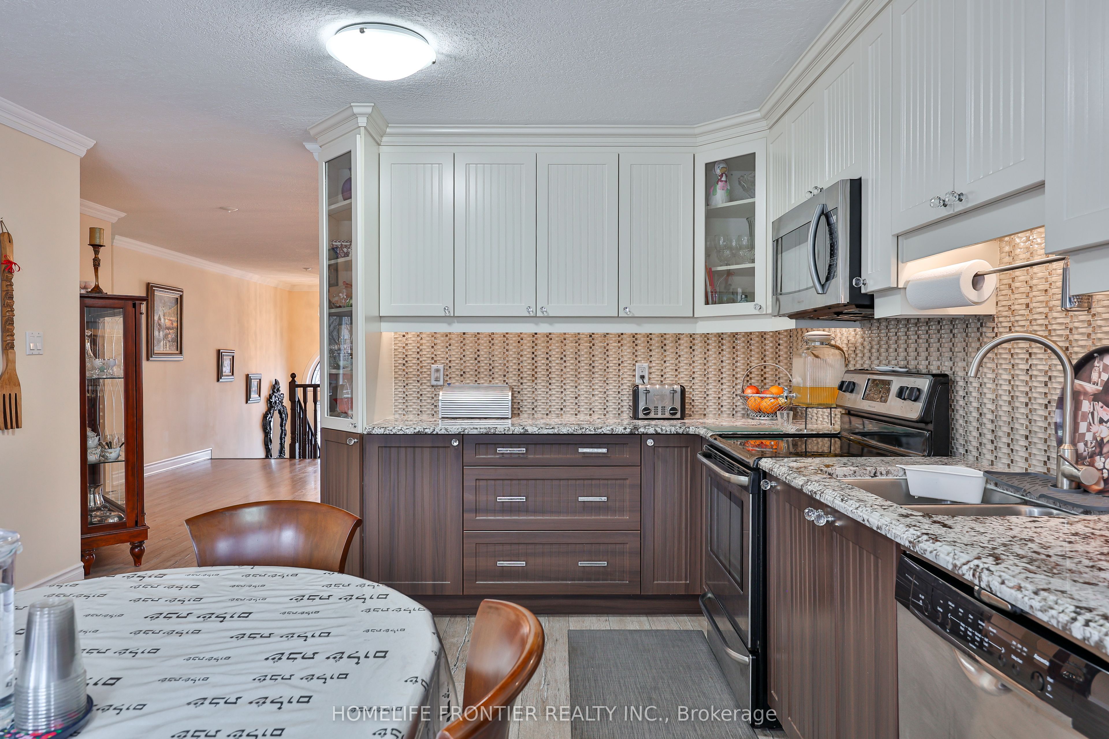 30 Saint Avenue Property Photo 13