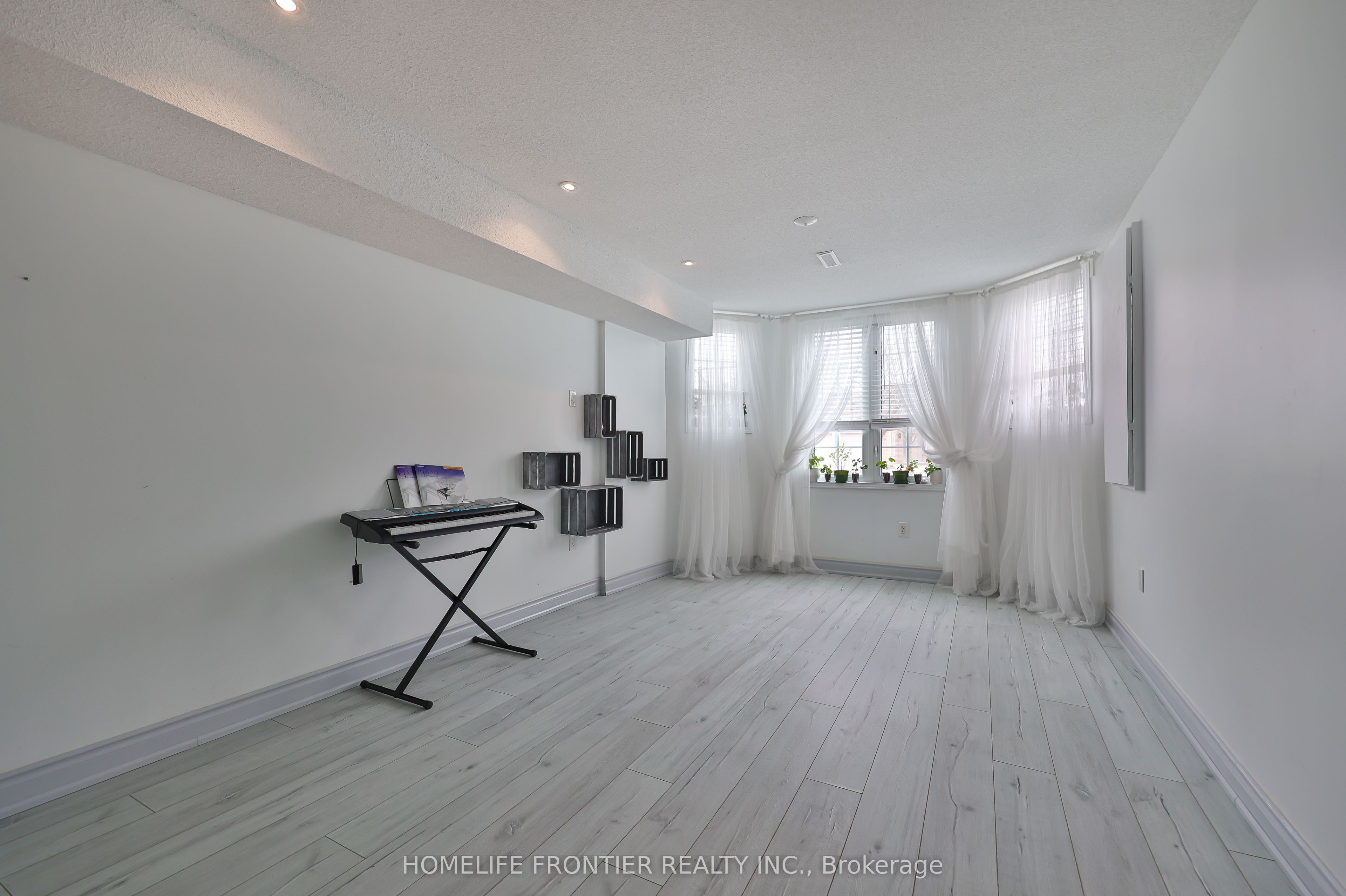 30 Saint Avenue Property Photo 31