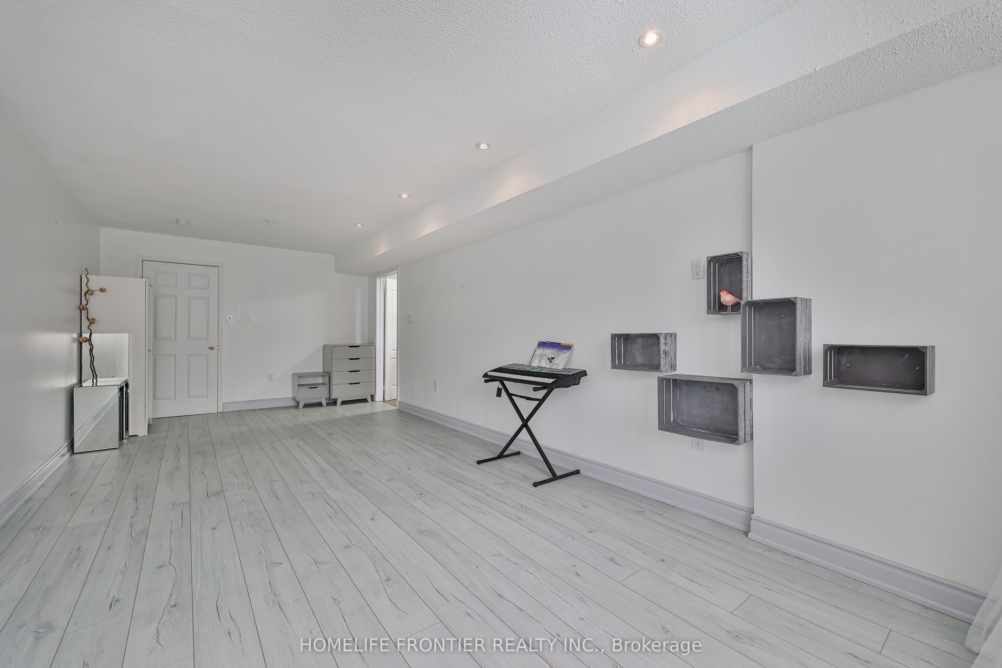30 Saint Avenue Property Photo 32
