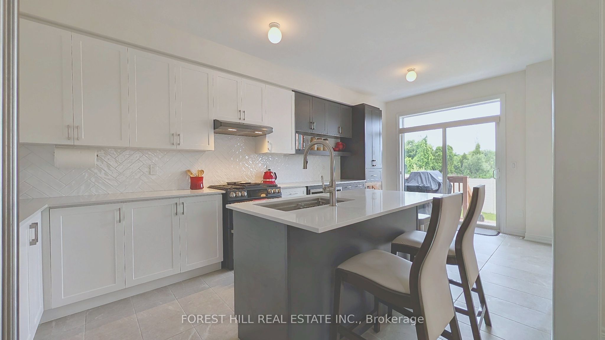 1362 Davis Loop Property Photo 10