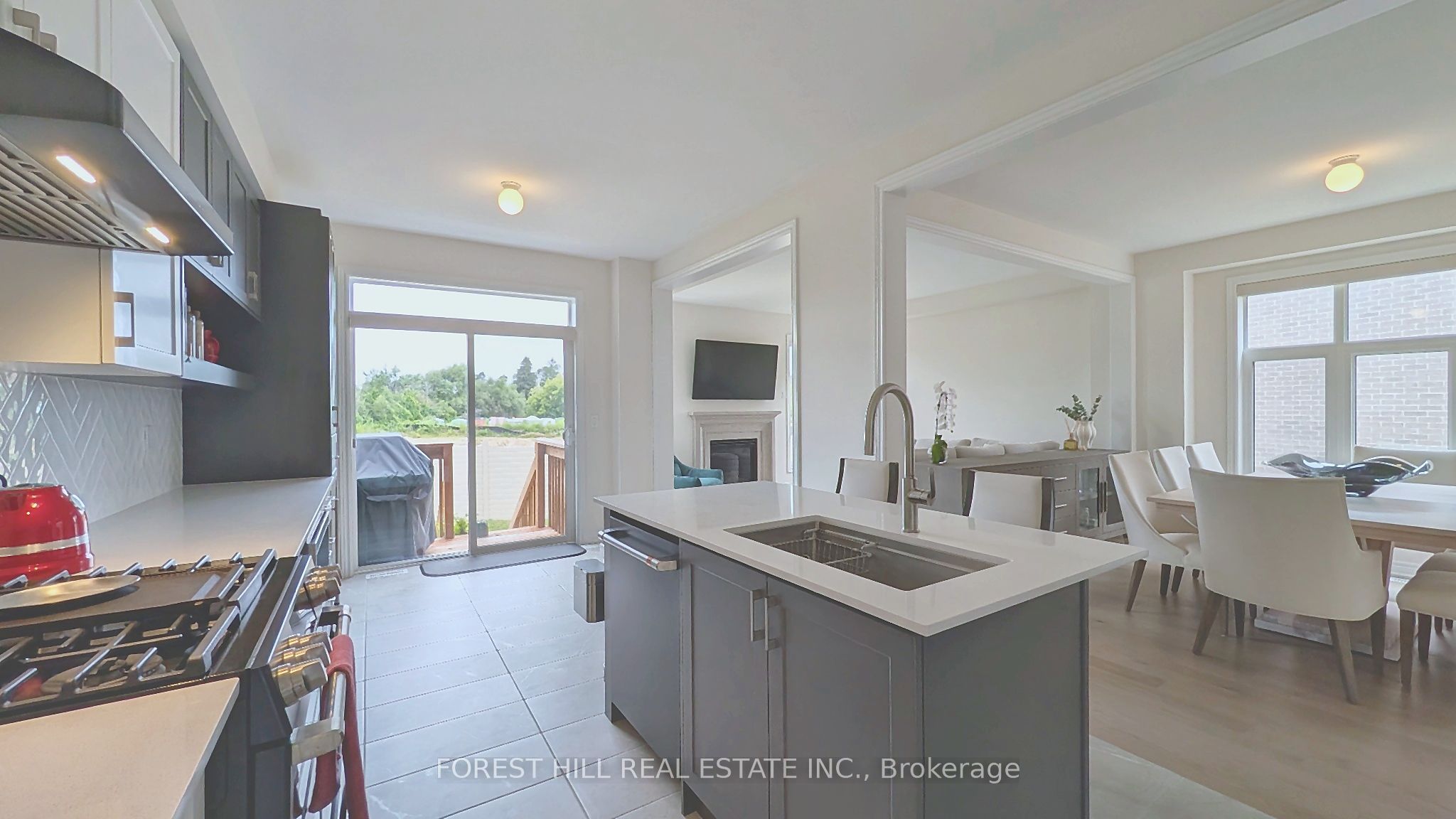 1362 Davis Loop Property Photo 13