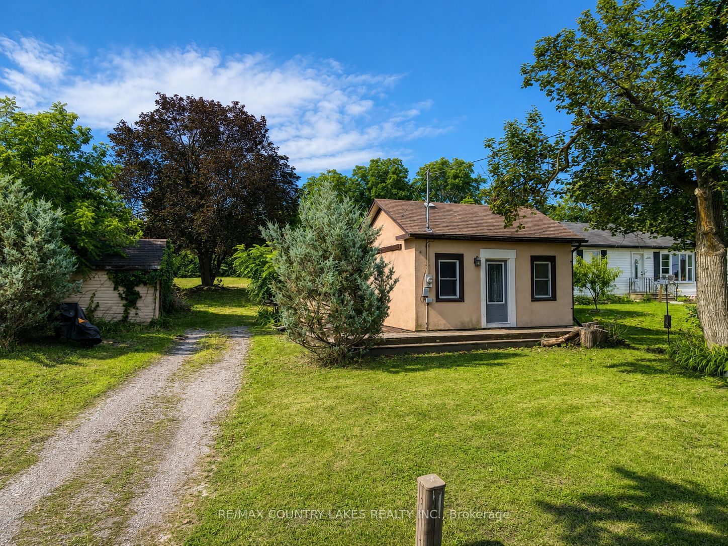 607 Simcoe Street Property Photo 1