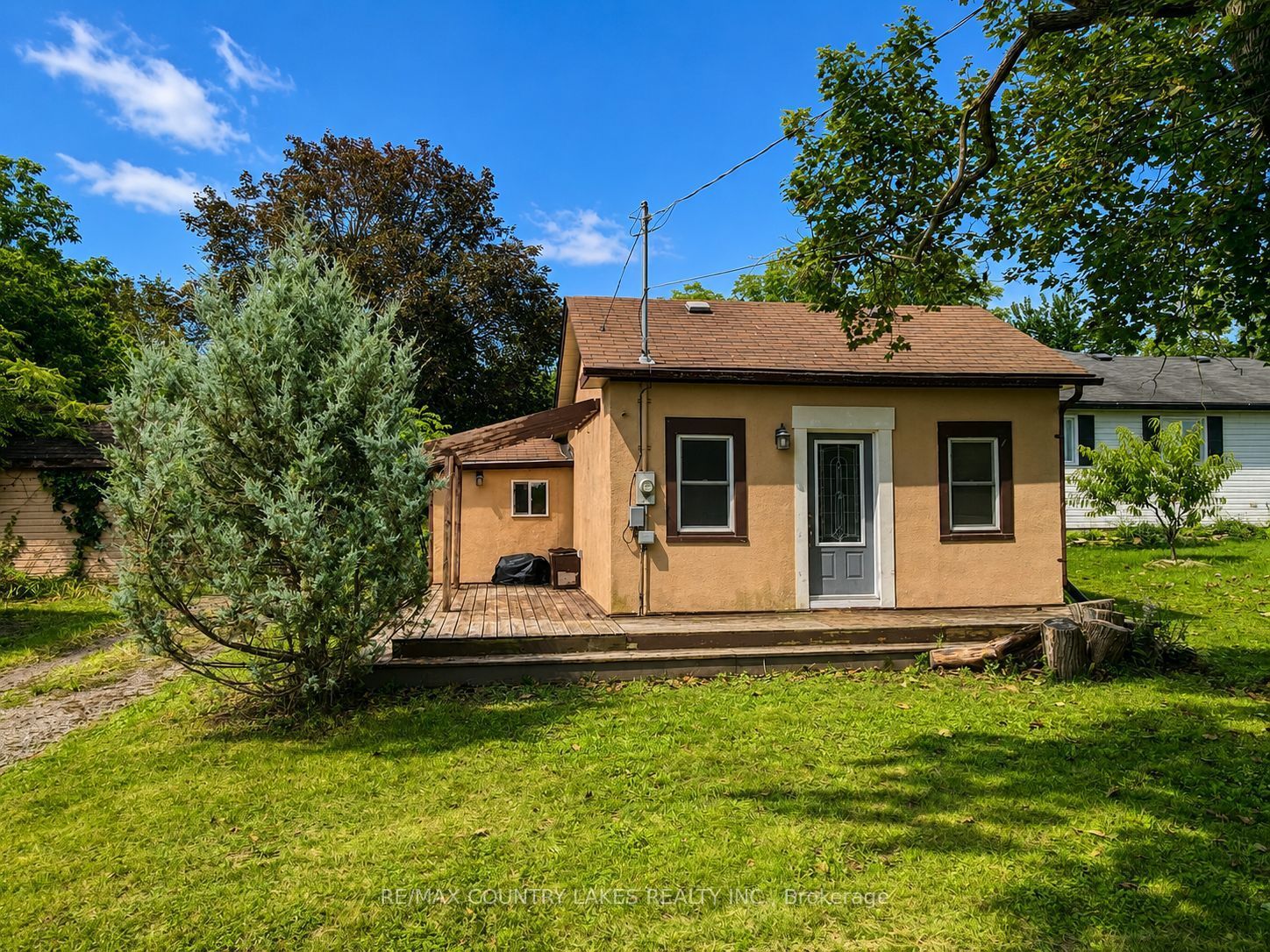 607 Simcoe Street Property Photo 2