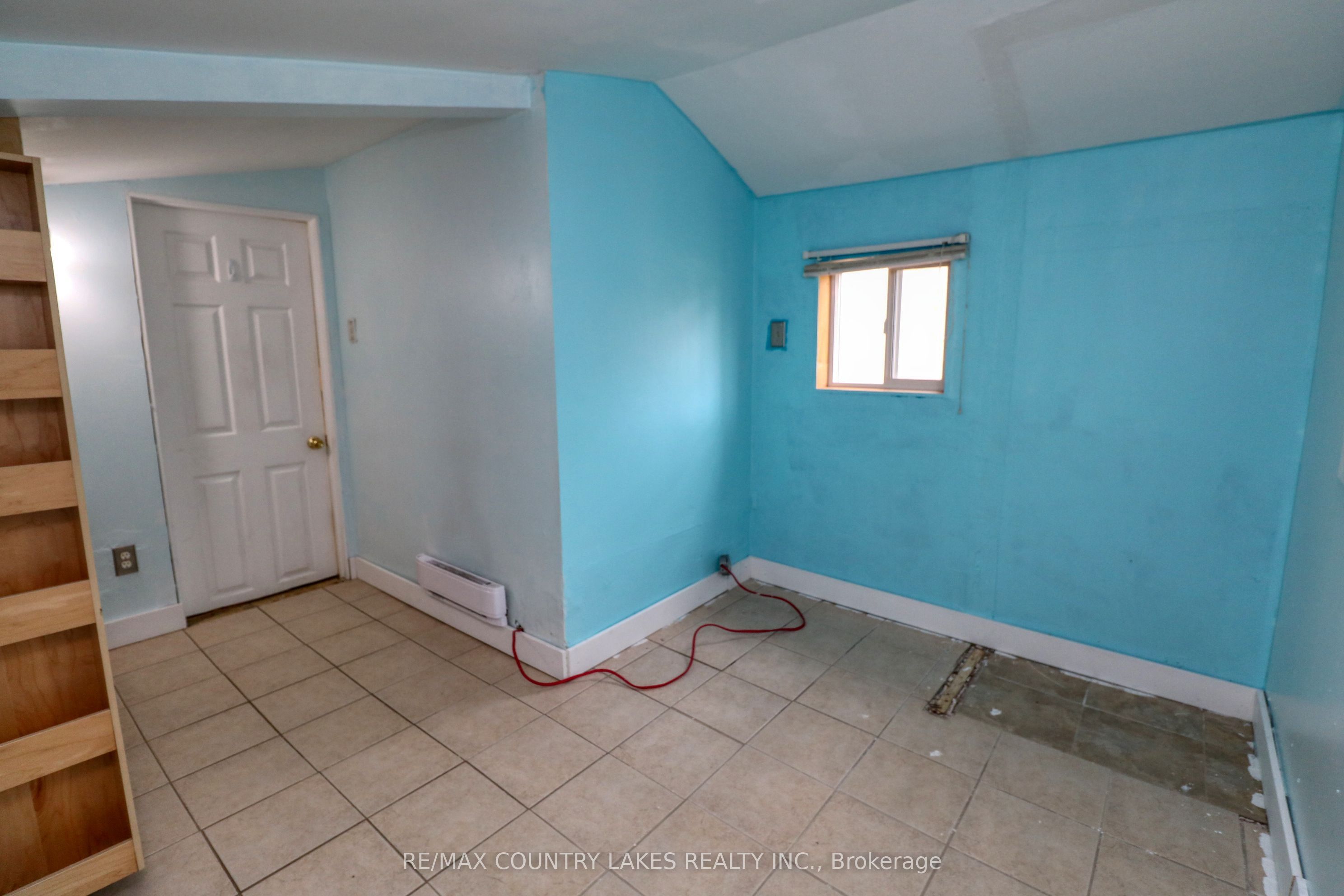 607 Simcoe Street Property Photo 8