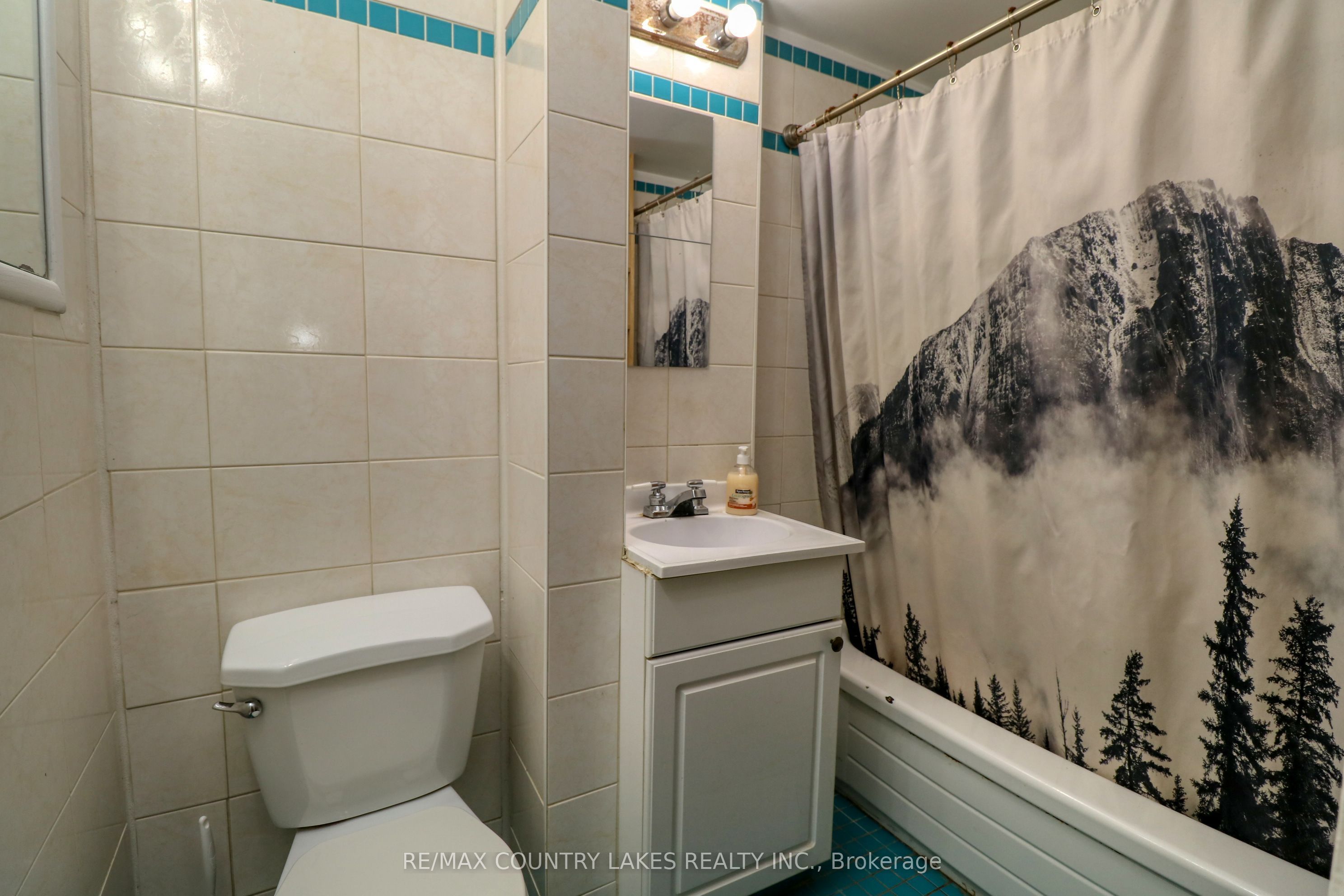 607 Simcoe Street Property Photo 10