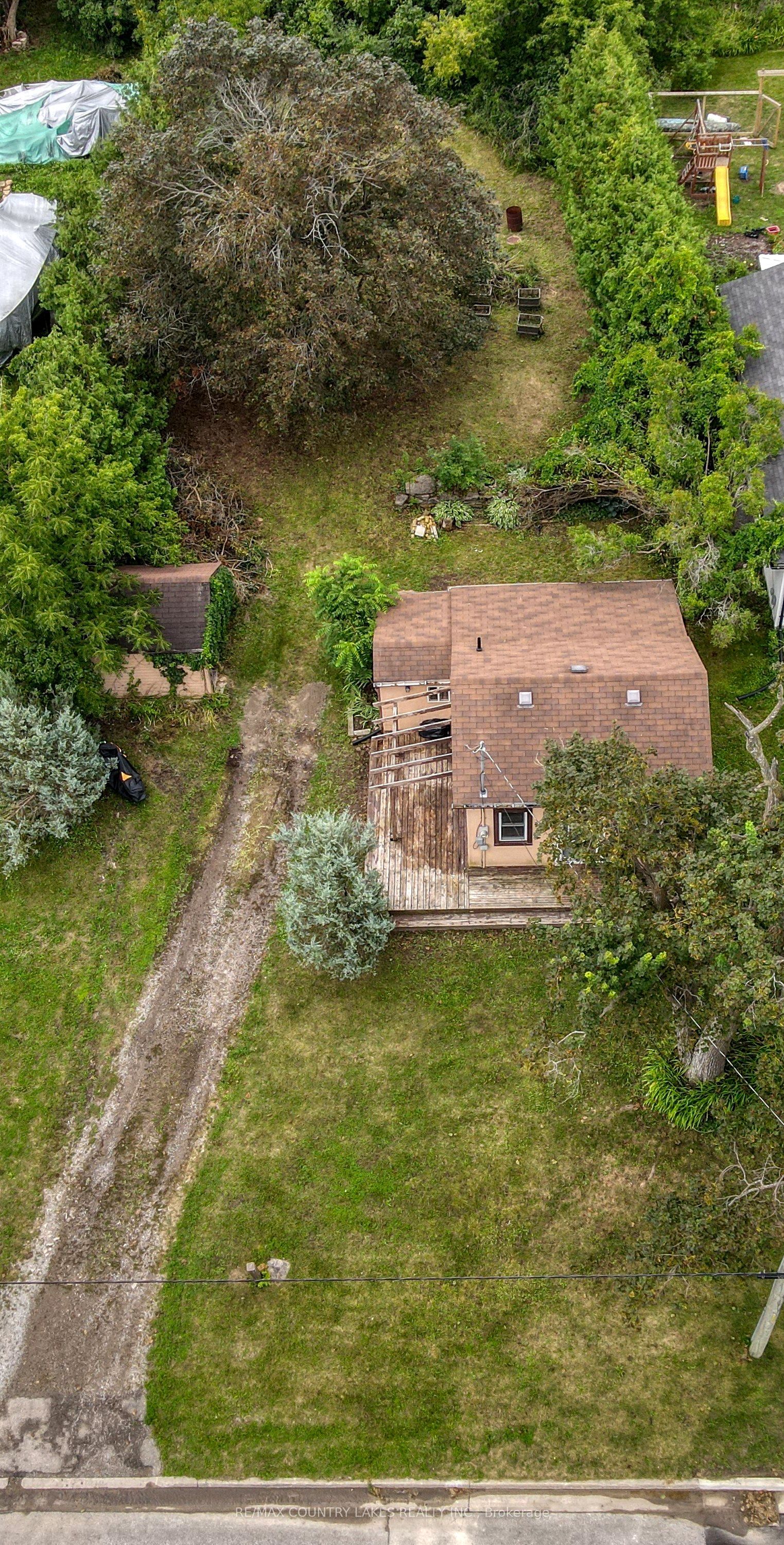 607 Simcoe Street Property Photo 16