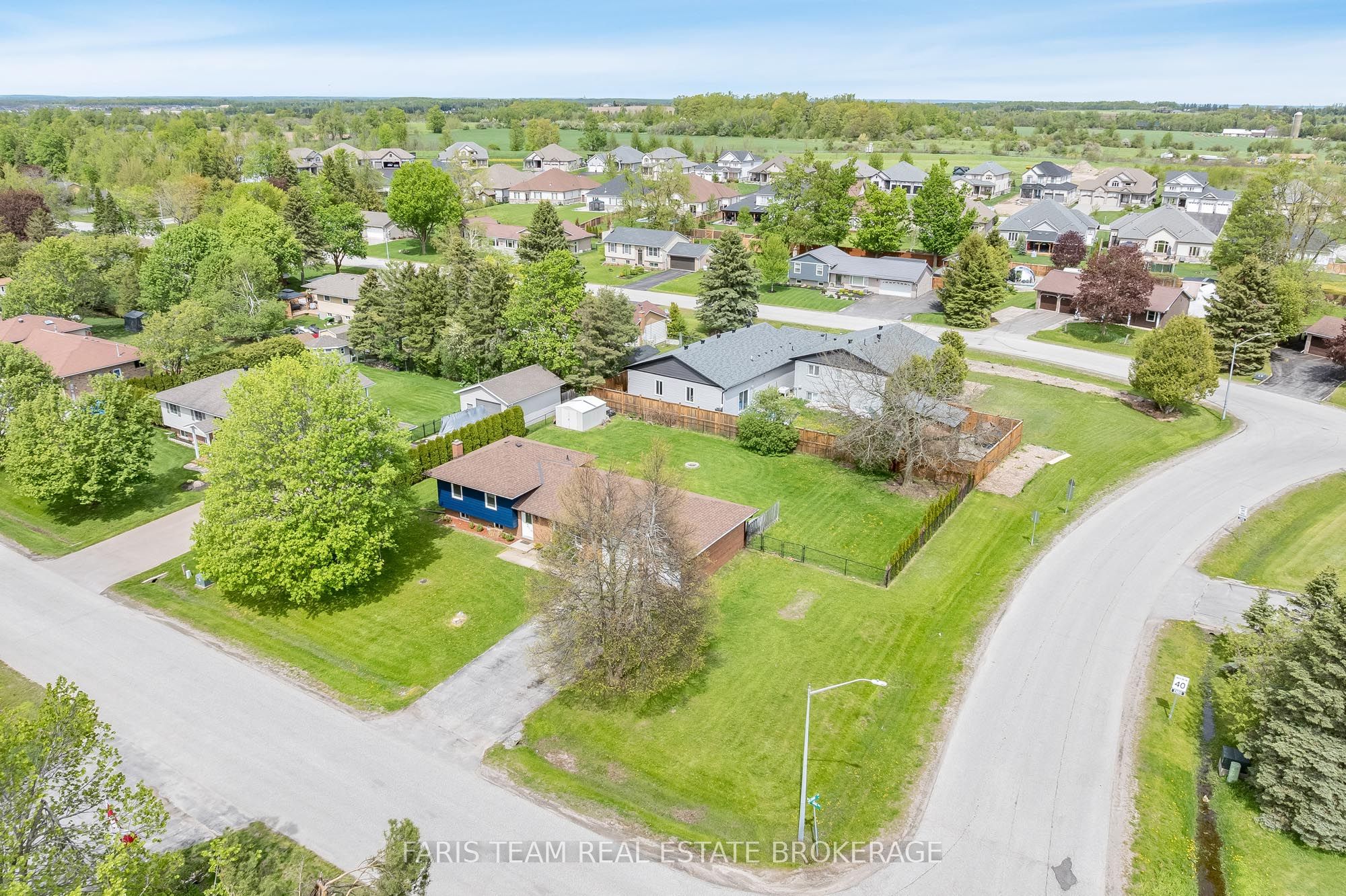 201 Parkside Crescent Property Photo 2