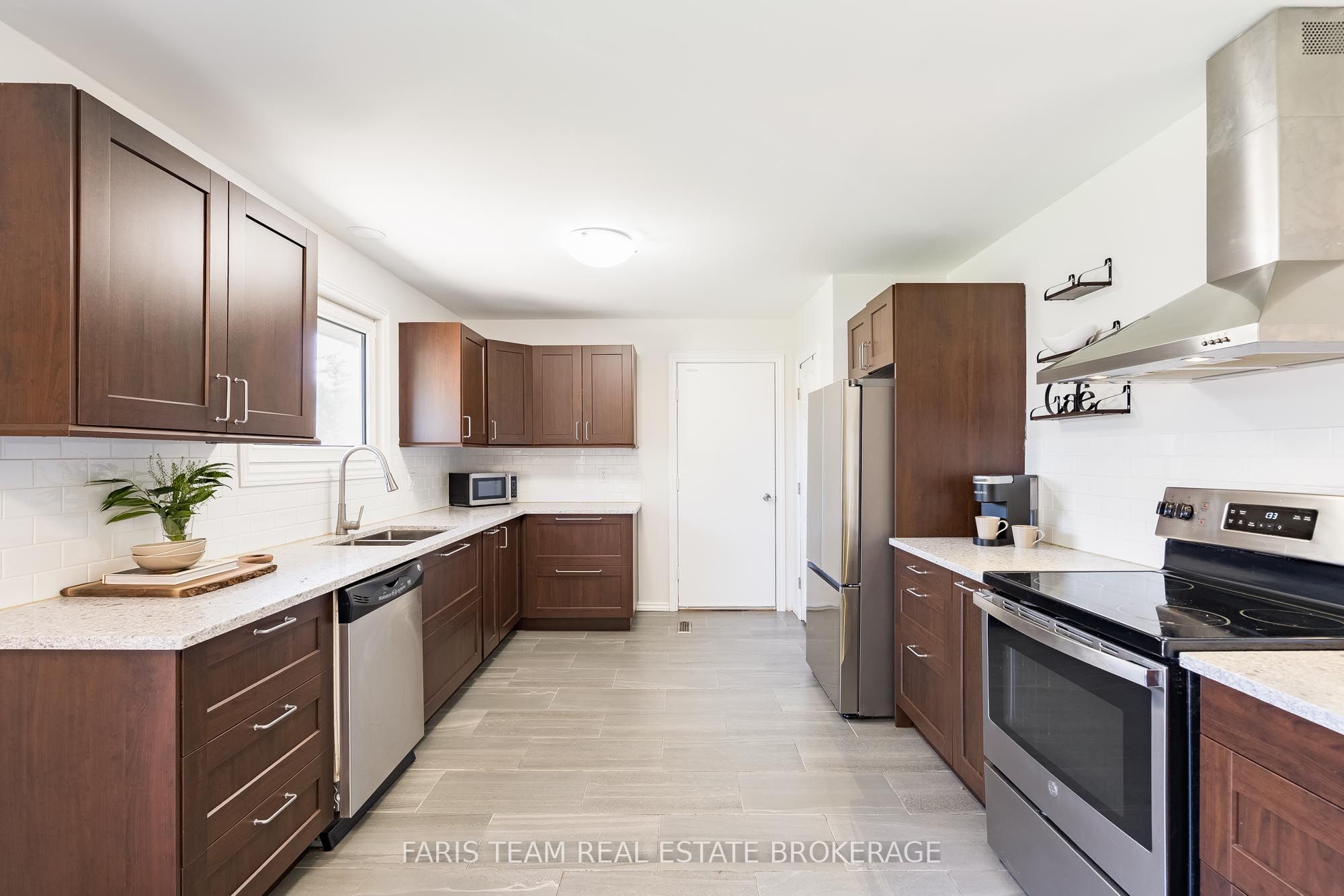 201 Parkside Crescent Property Photo 6