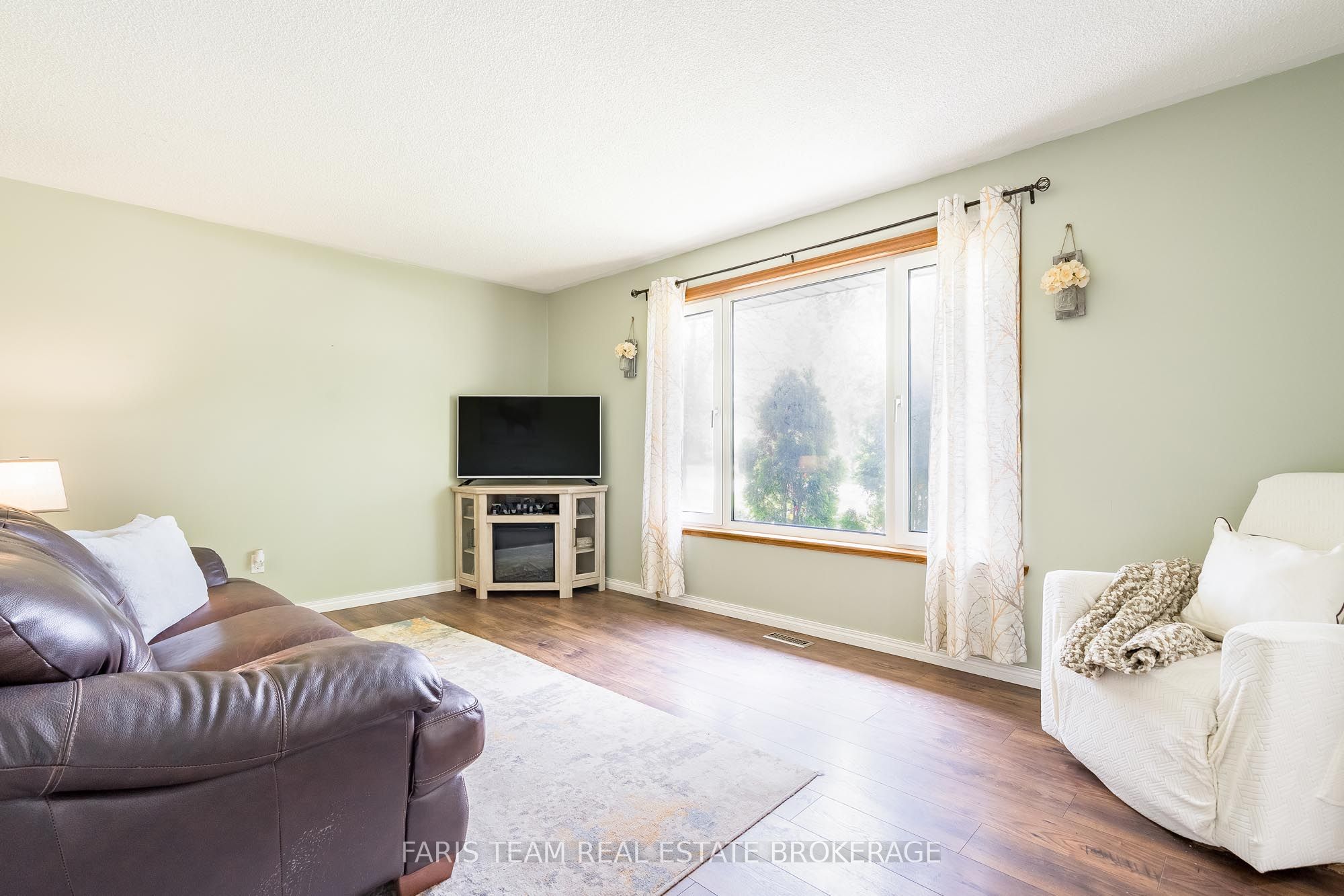 201 Parkside Crescent Property Photo 11