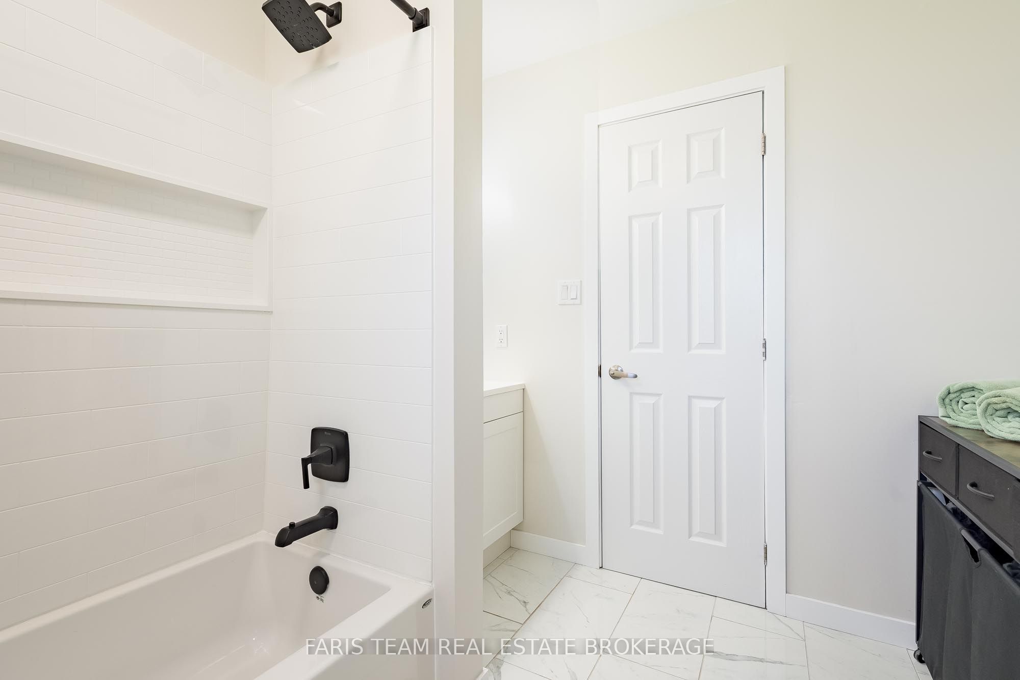 201 Parkside Crescent Property Photo 18
