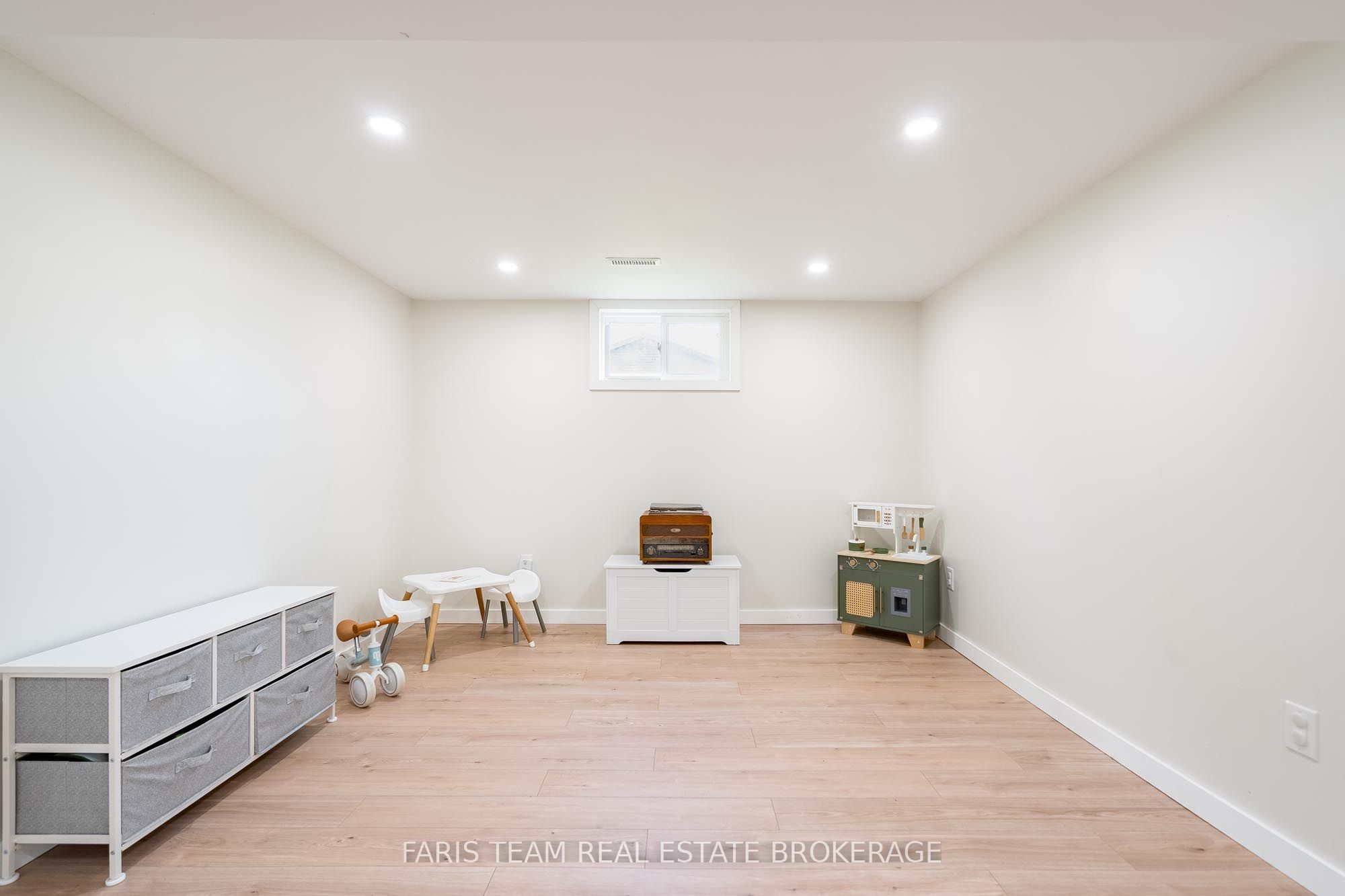 201 Parkside Crescent Property Photo 22