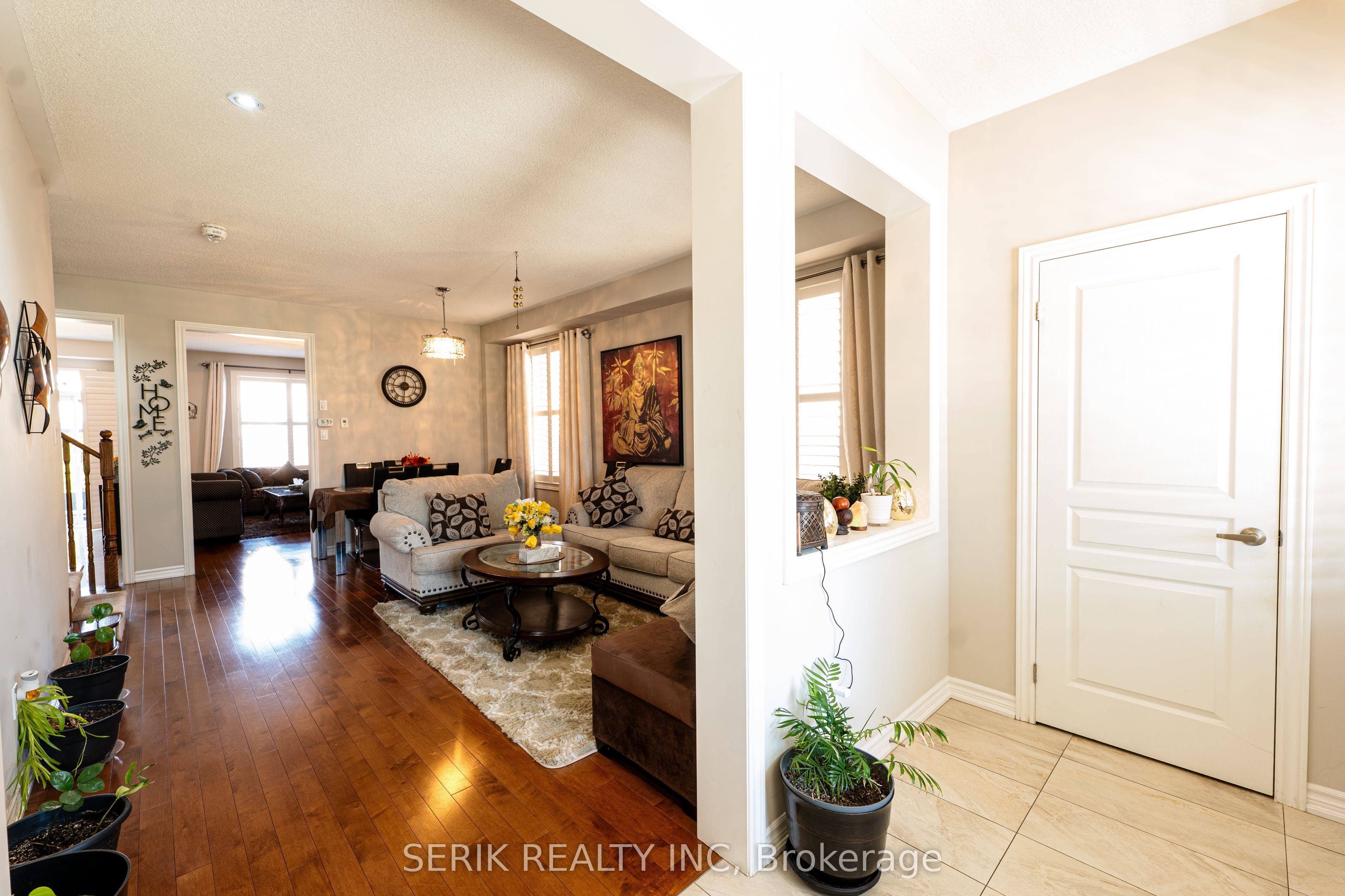 12 Gunning Crescent E Property Photo 5