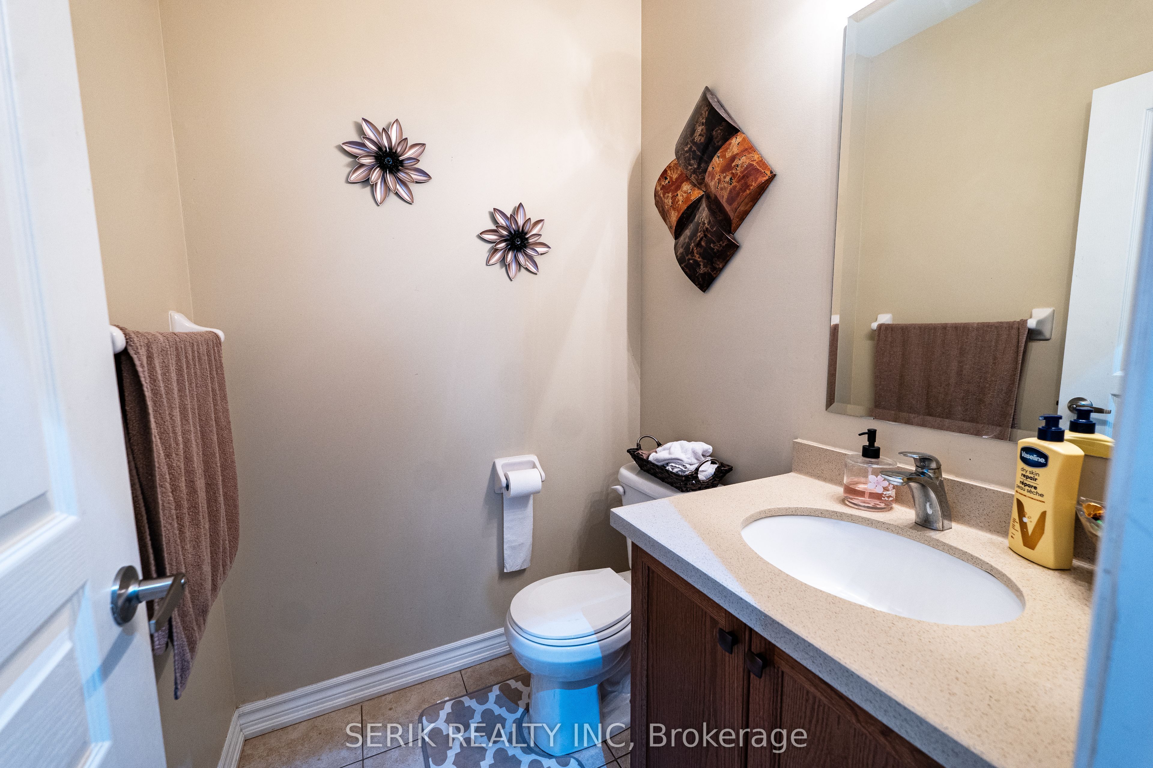 12 Gunning Crescent E Property Photo 6