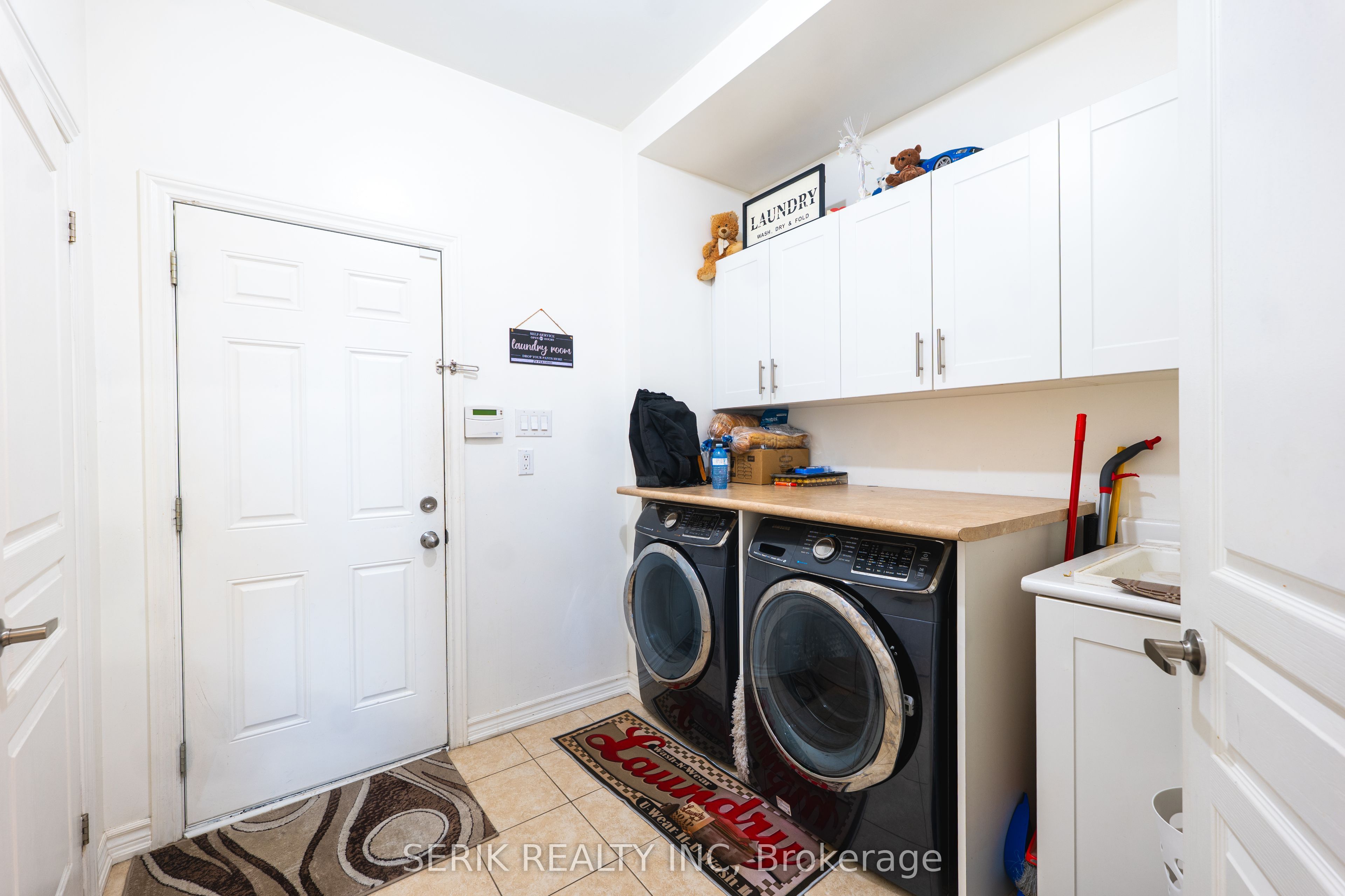 12 Gunning Crescent E Property Photo 14