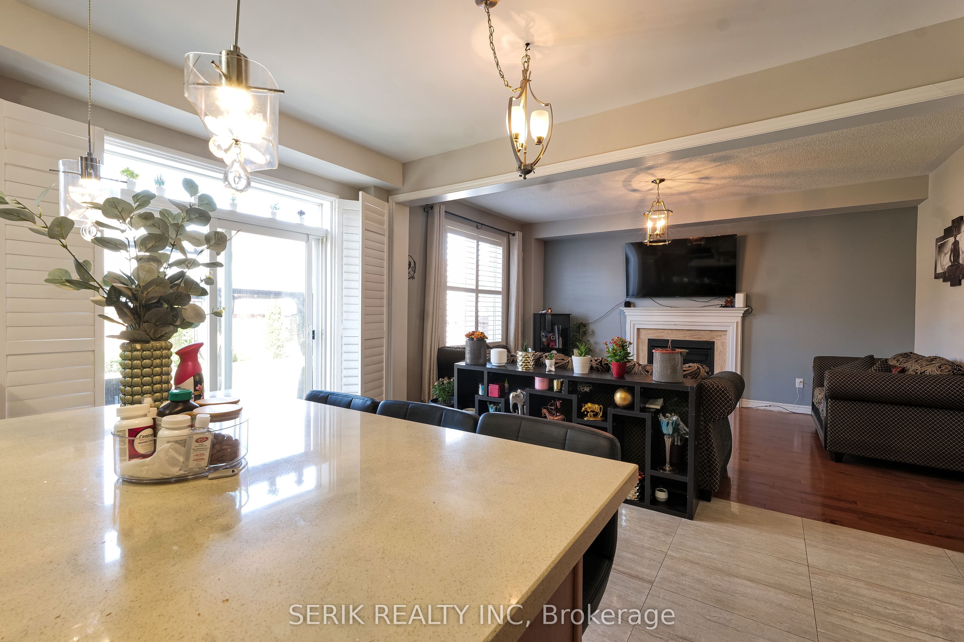 12 Gunning Crescent E Property Photo 16
