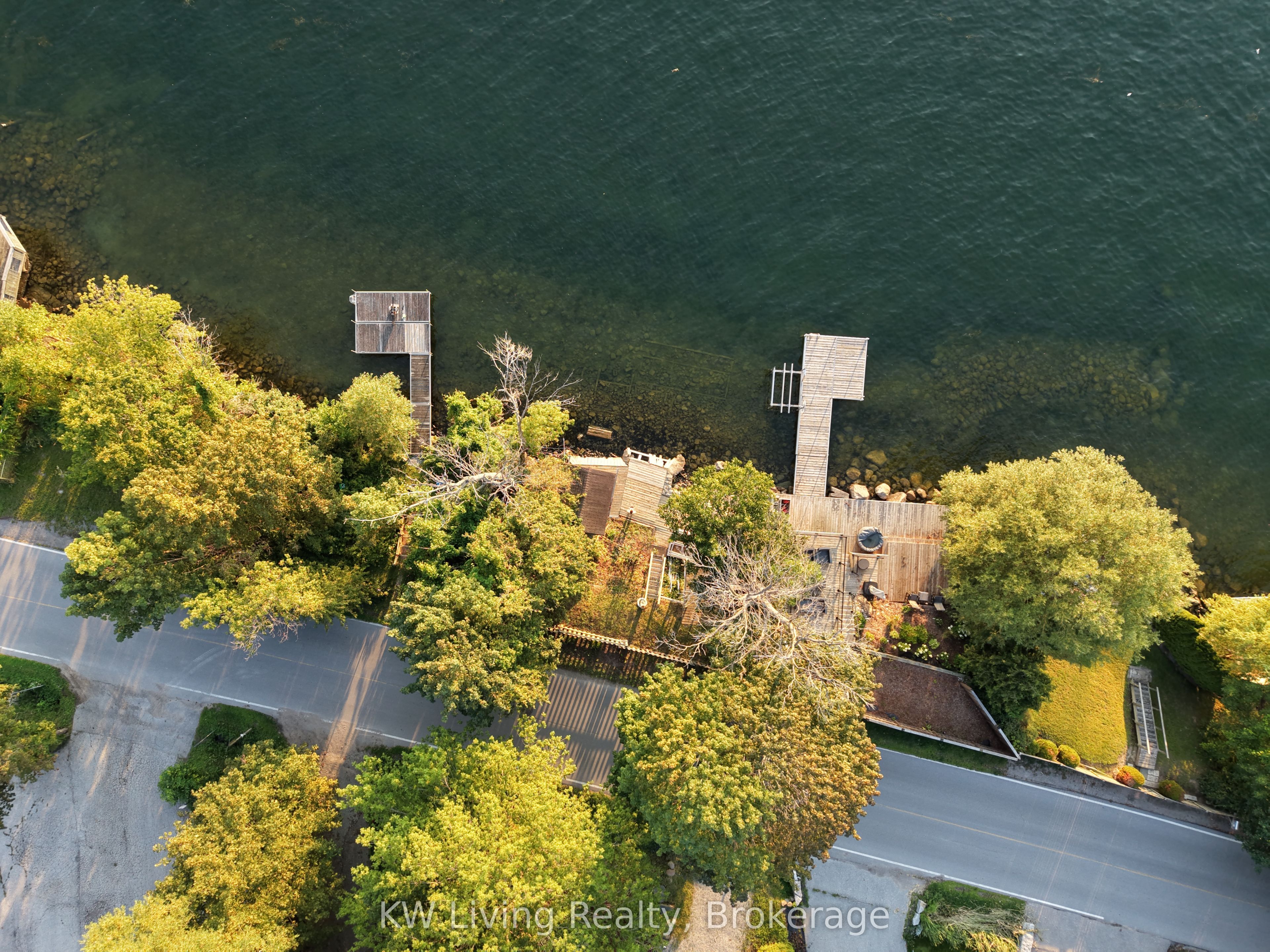 127 Lake Drive N Property Photo 6