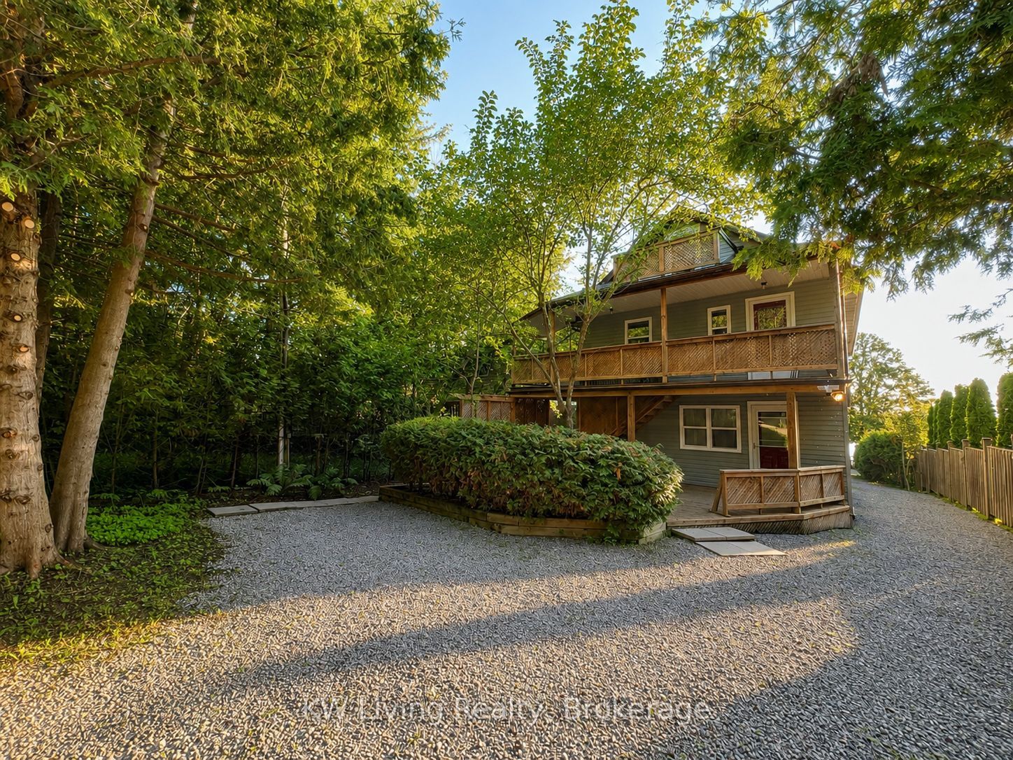 127 Lake Drive N Property Photo 8