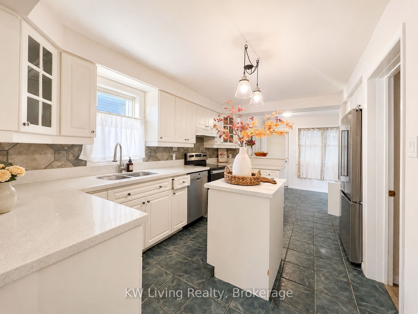 127 Lake Drive N Property Photo 19