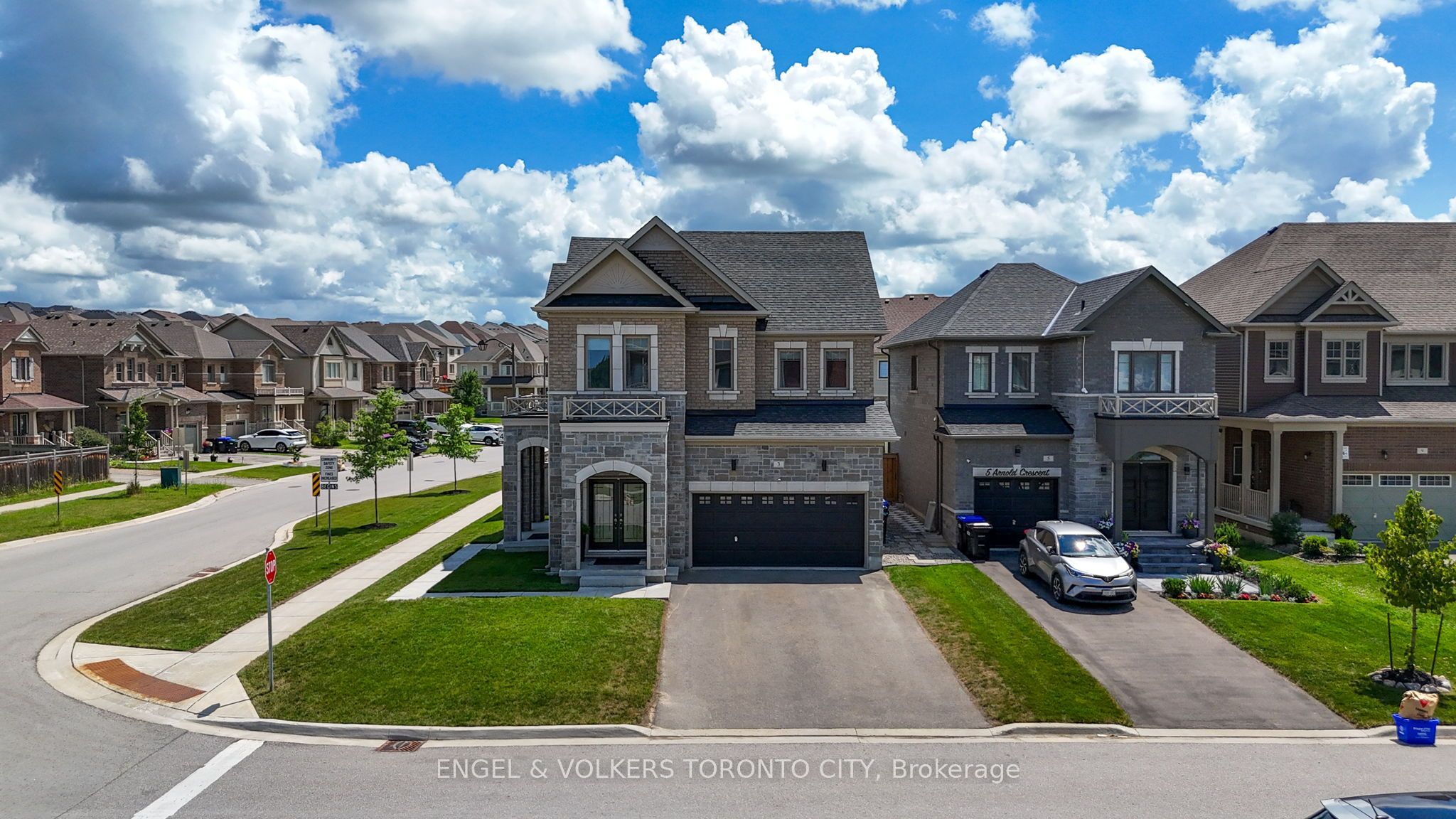 3 Arnold Crescent Property Photo 2