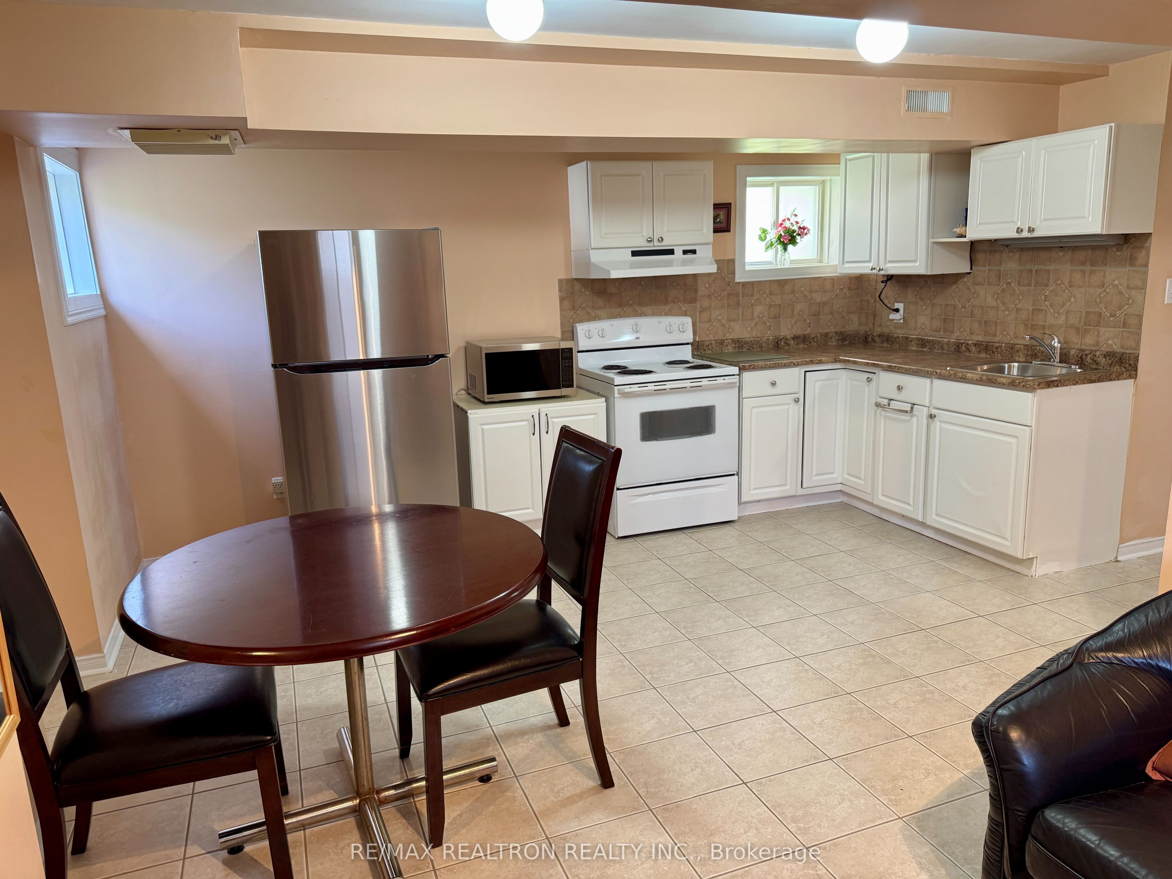 11 Hubner Drive Basement Property Photo 18
