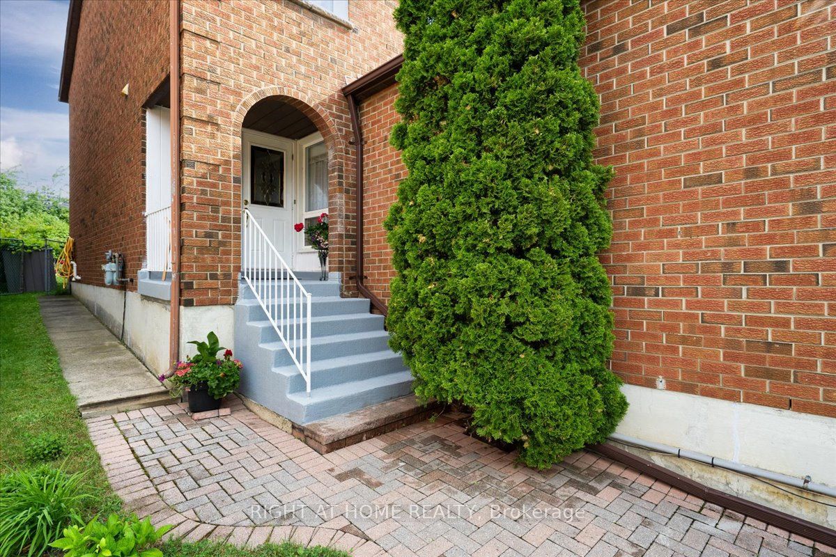 72 Rejane Crescent Property Photo 2