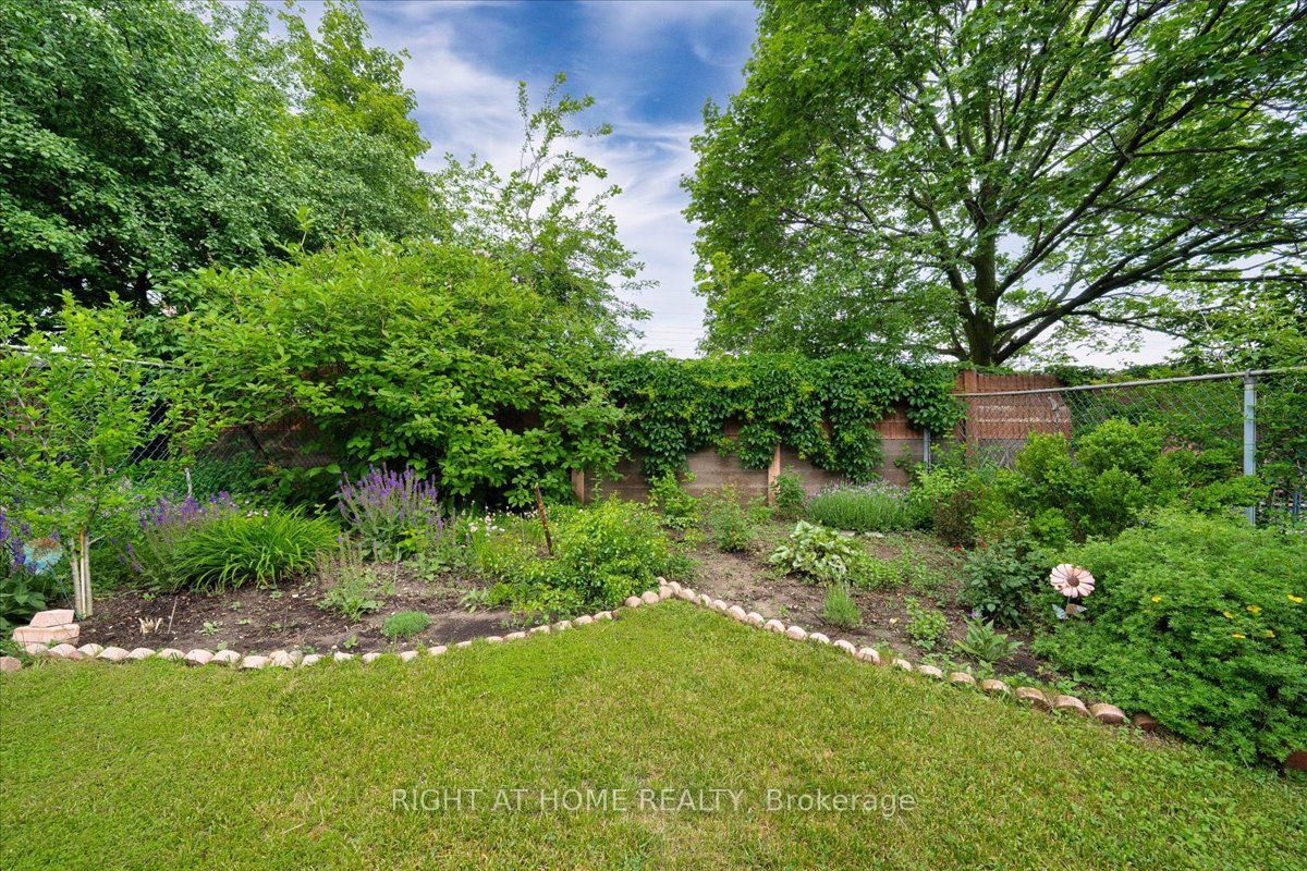 72 Rejane Crescent Property Photo 27