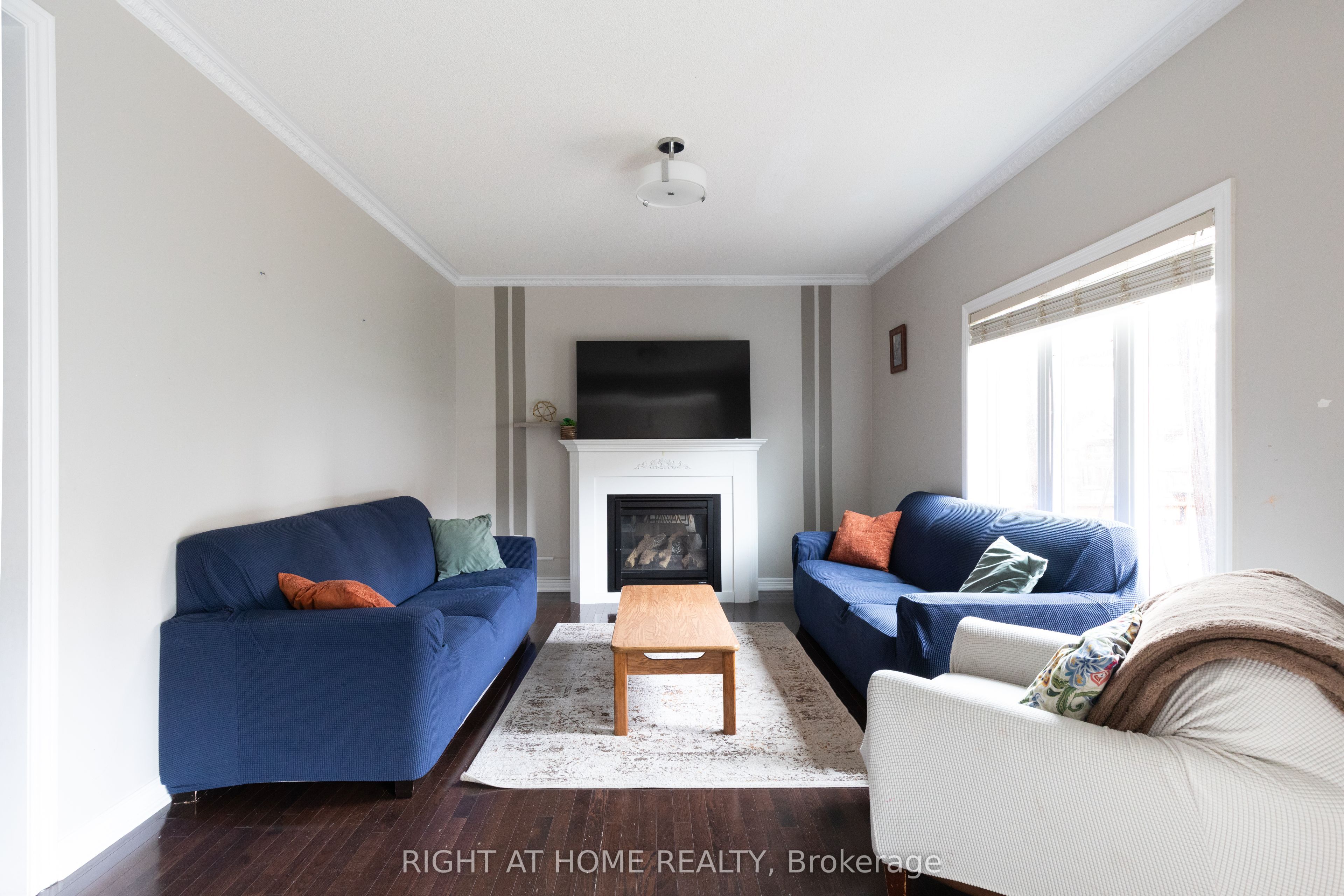 182 Maurier Boulevard Property Photo 3