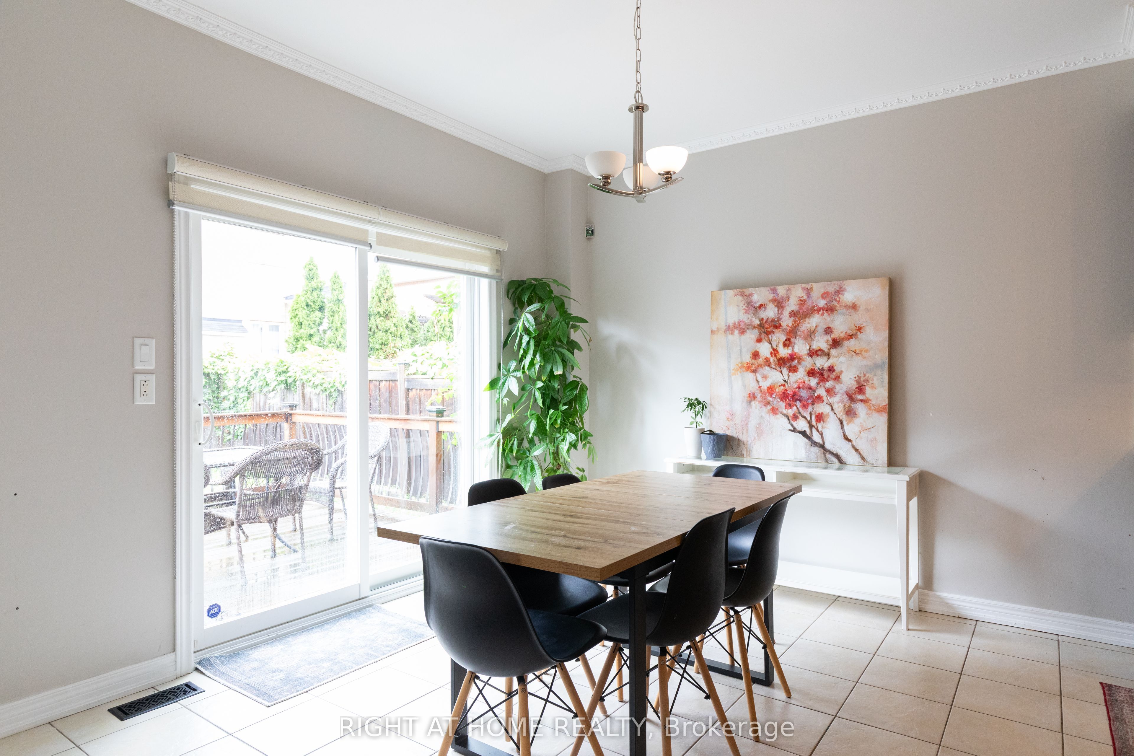 182 Maurier Boulevard Property Photo 7