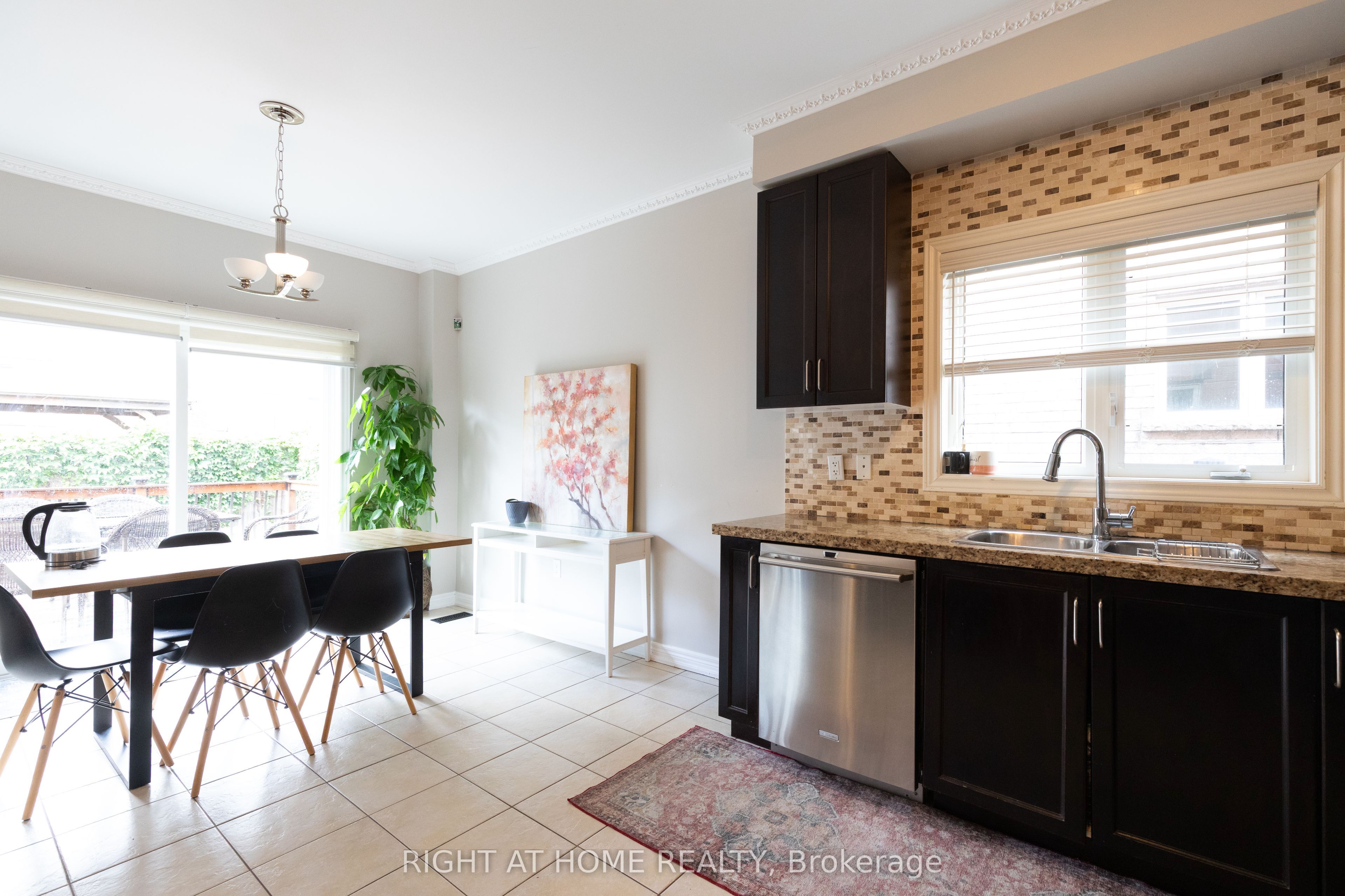 182 Maurier Boulevard Property Photo 10