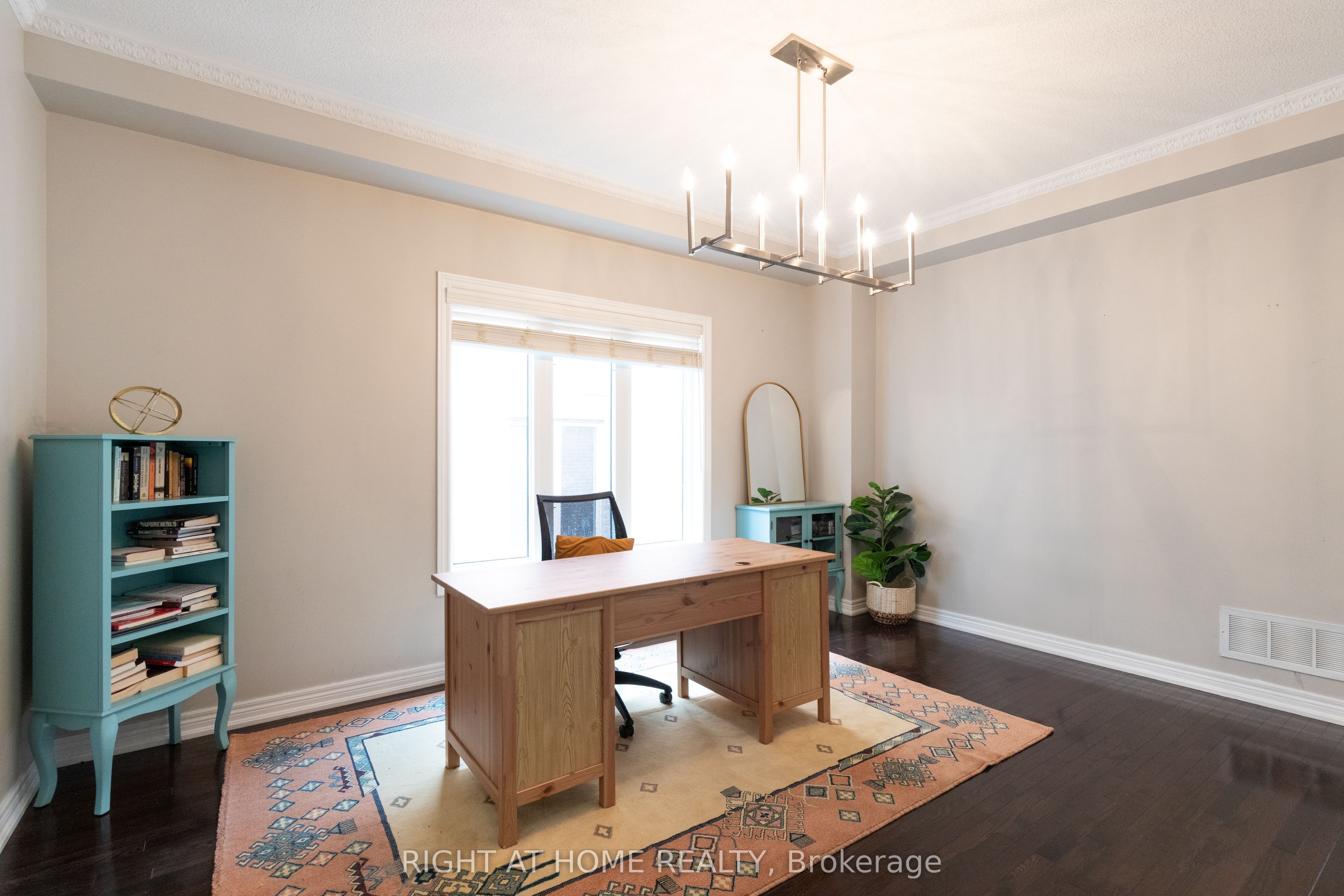 182 Maurier Boulevard Property Photo 11