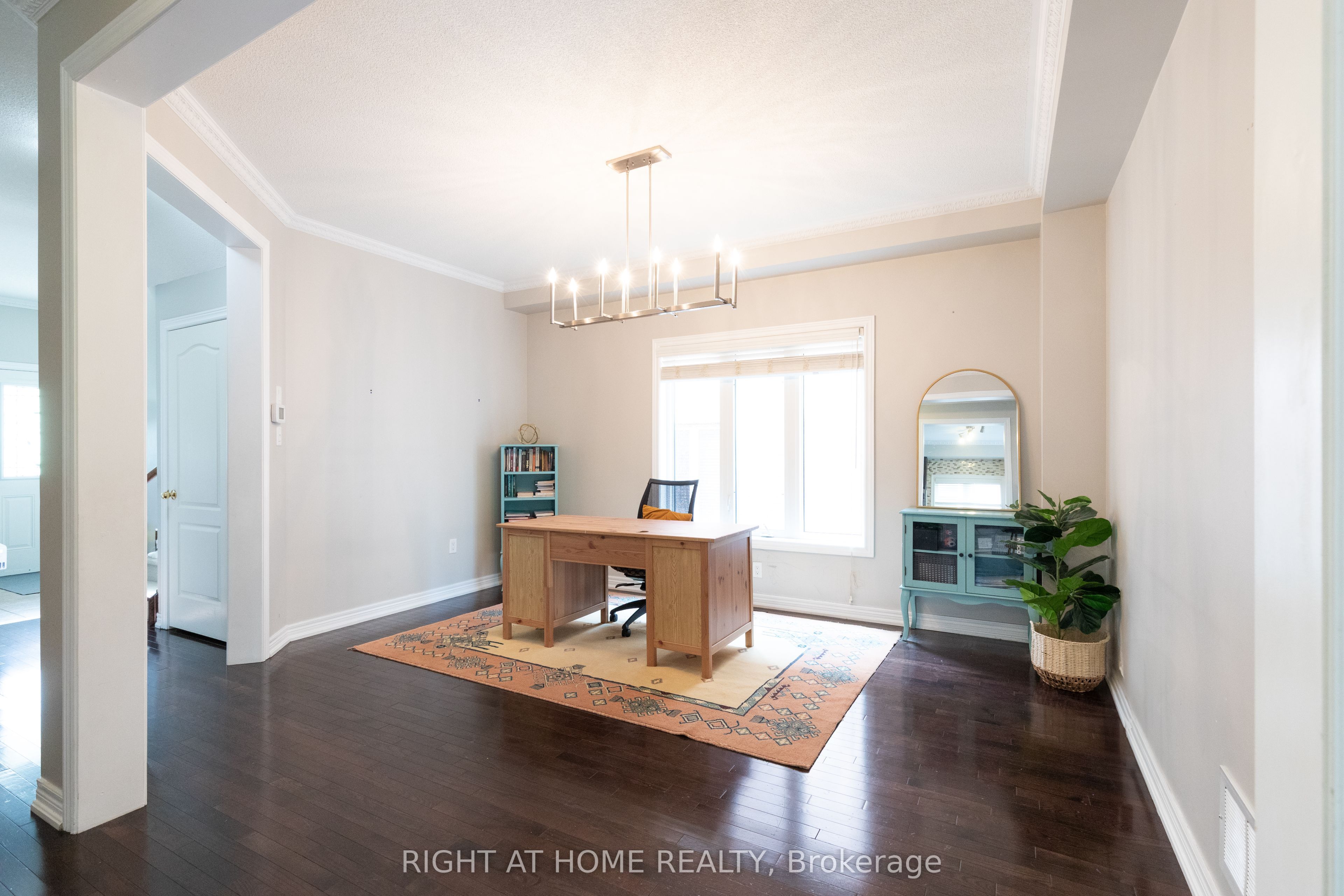 182 Maurier Boulevard Property Photo 12