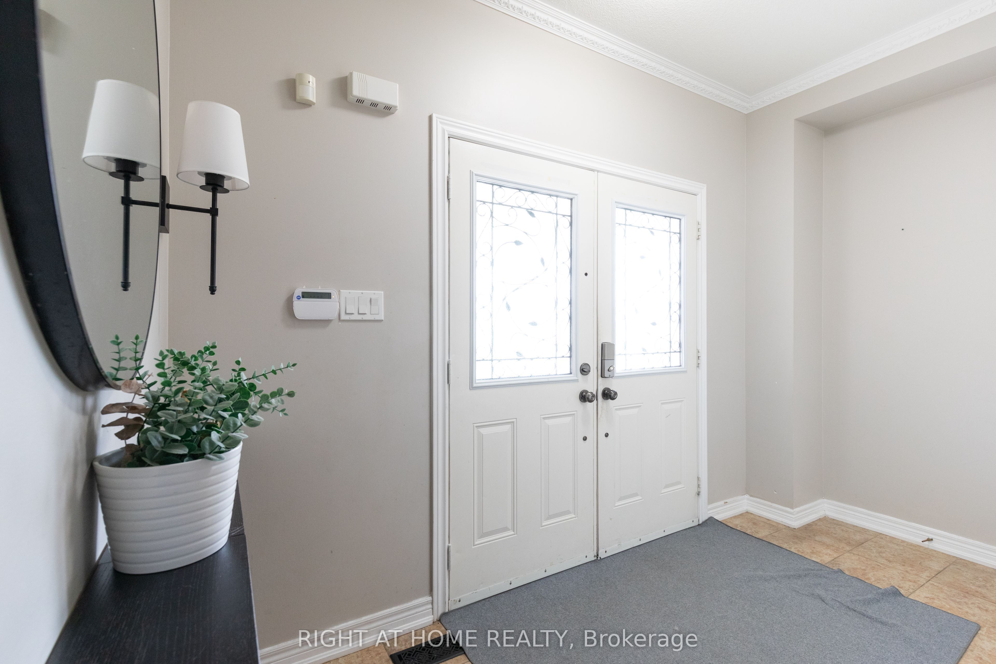 182 Maurier Boulevard Property Photo 14