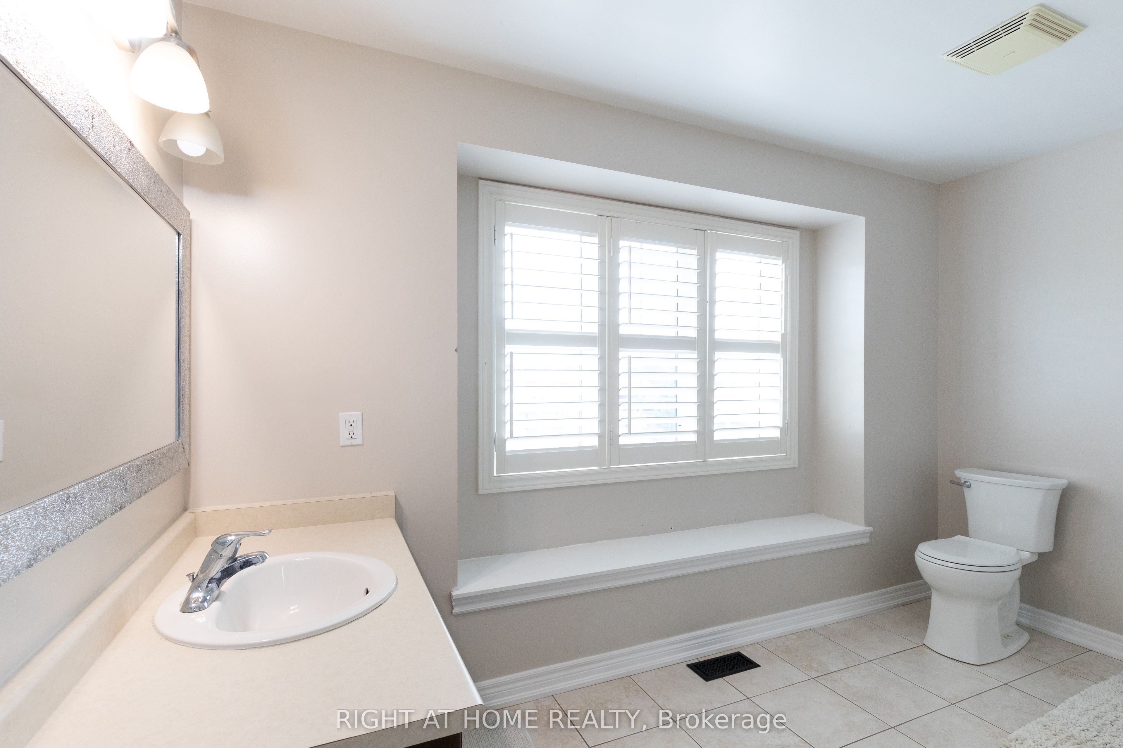 182 Maurier Boulevard Property Photo 17