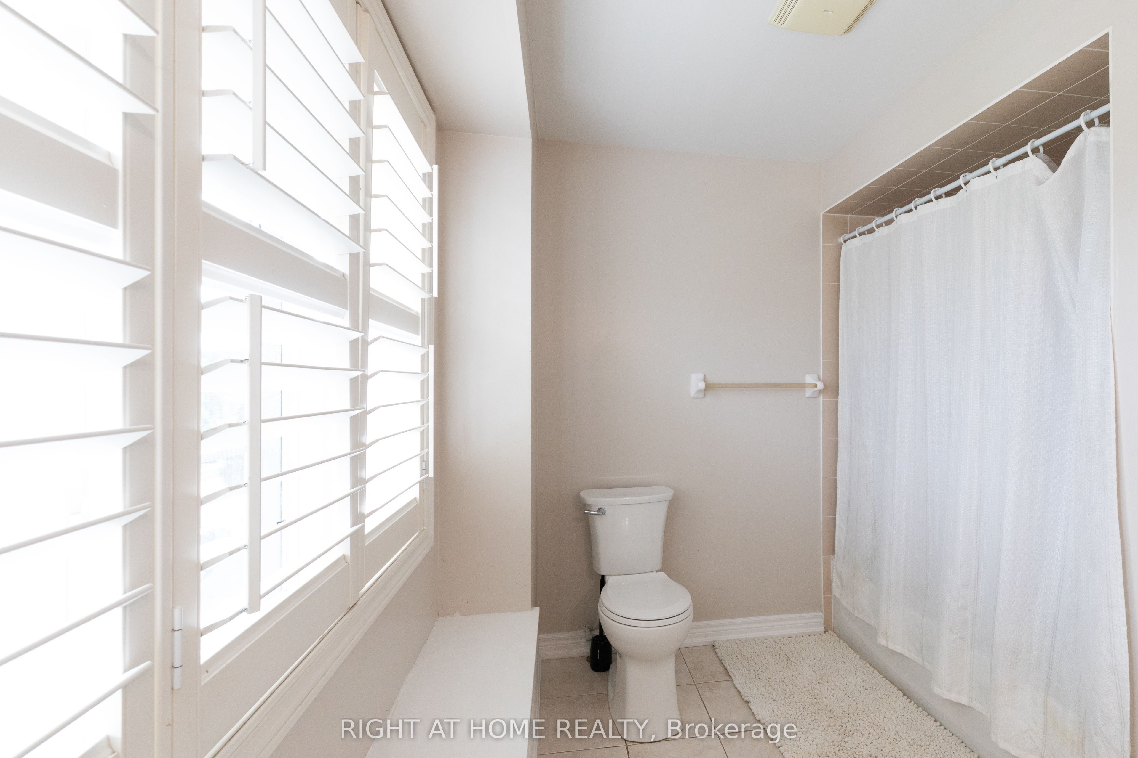 182 Maurier Boulevard Property Photo 18