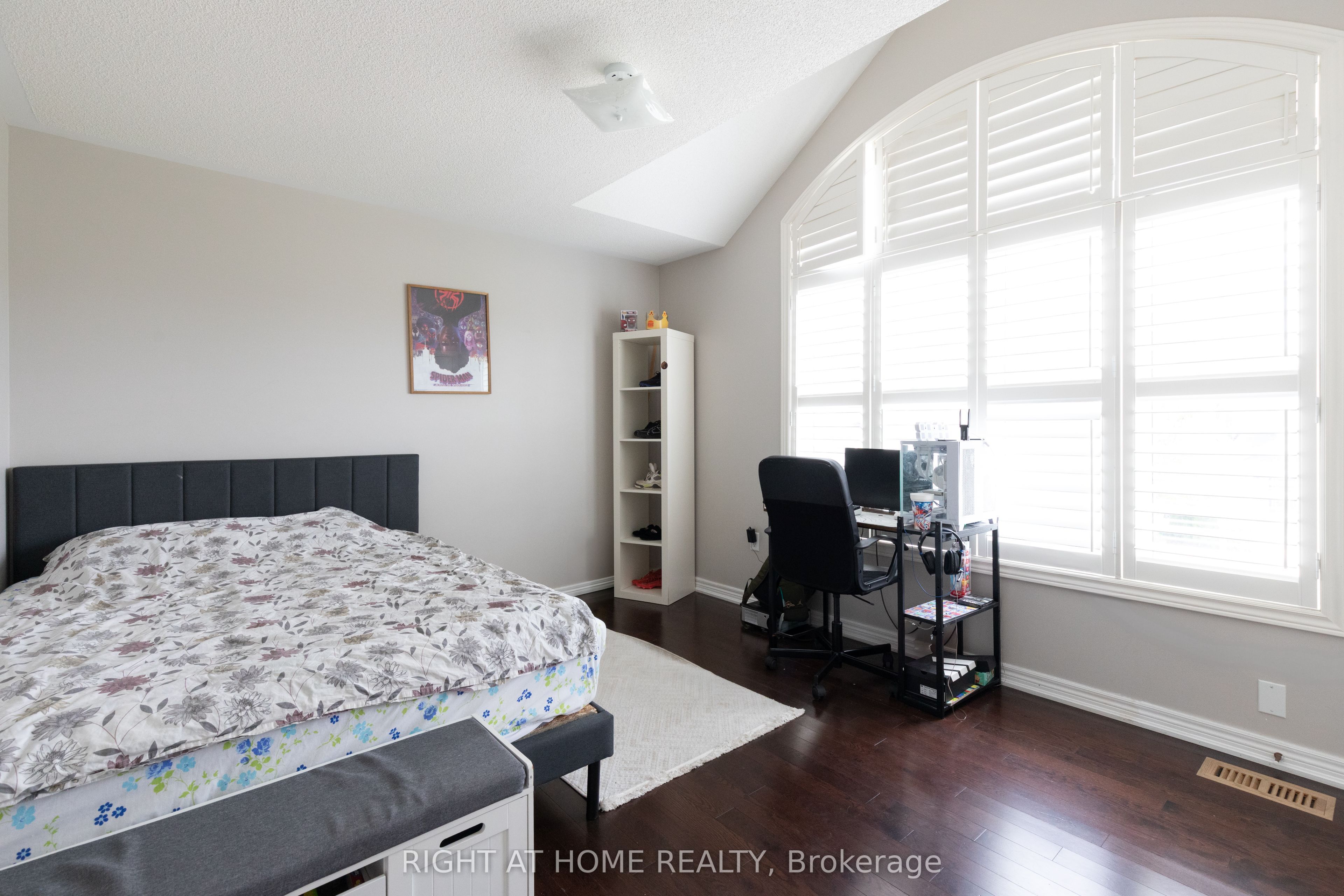 182 Maurier Boulevard Property Photo 19