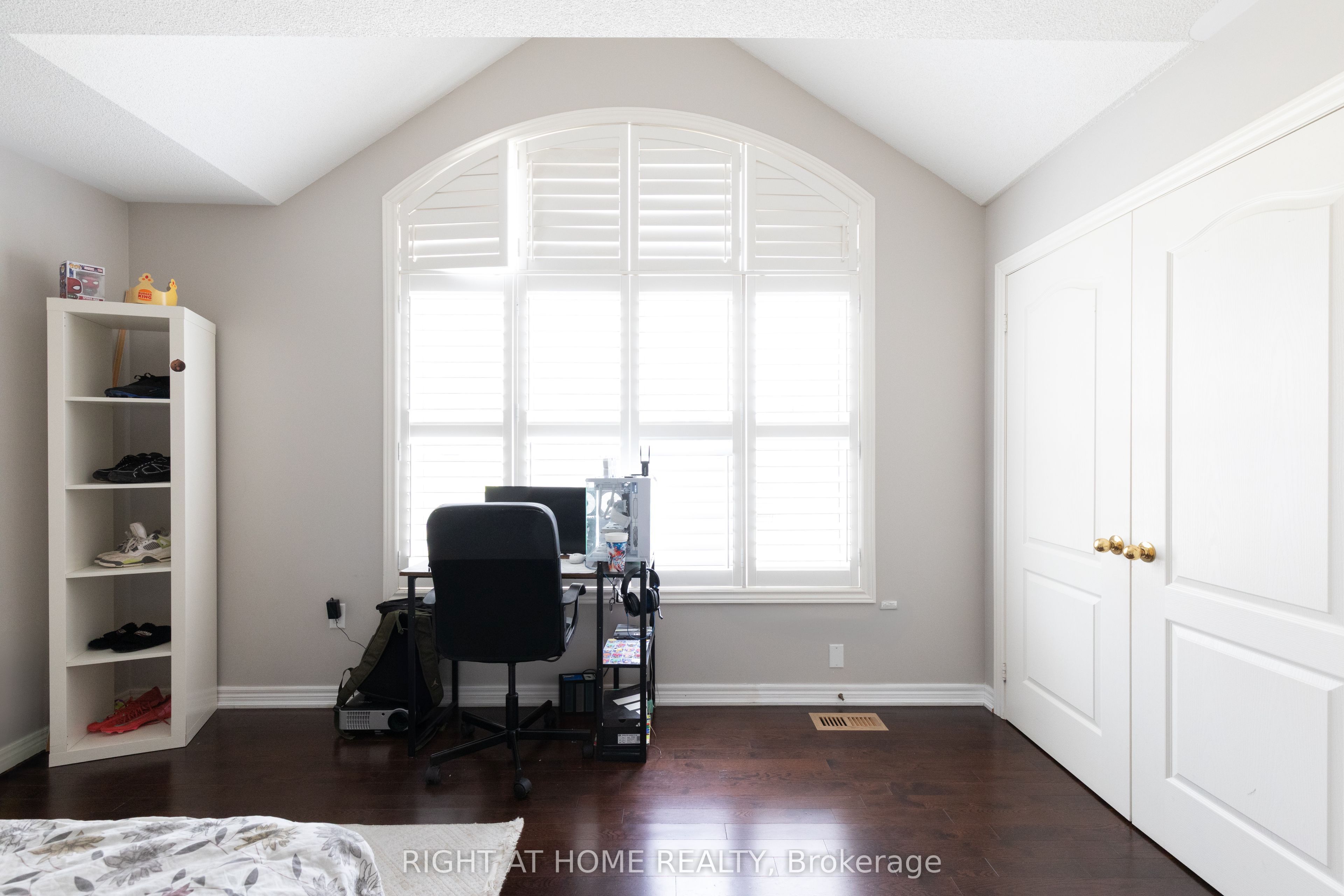 182 Maurier Boulevard Property Photo 20